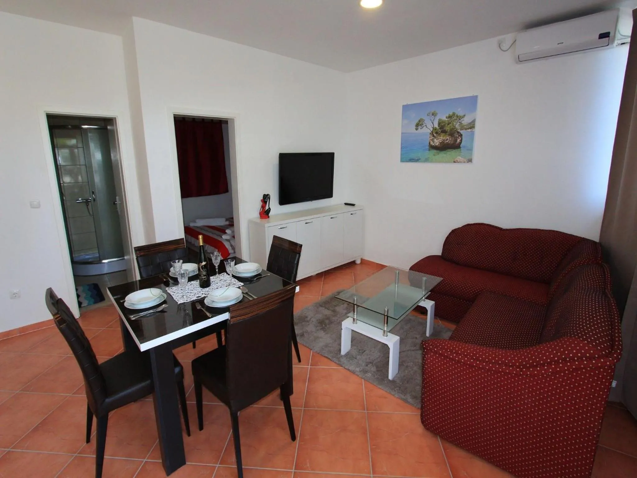 Dining area in Apartments Nero