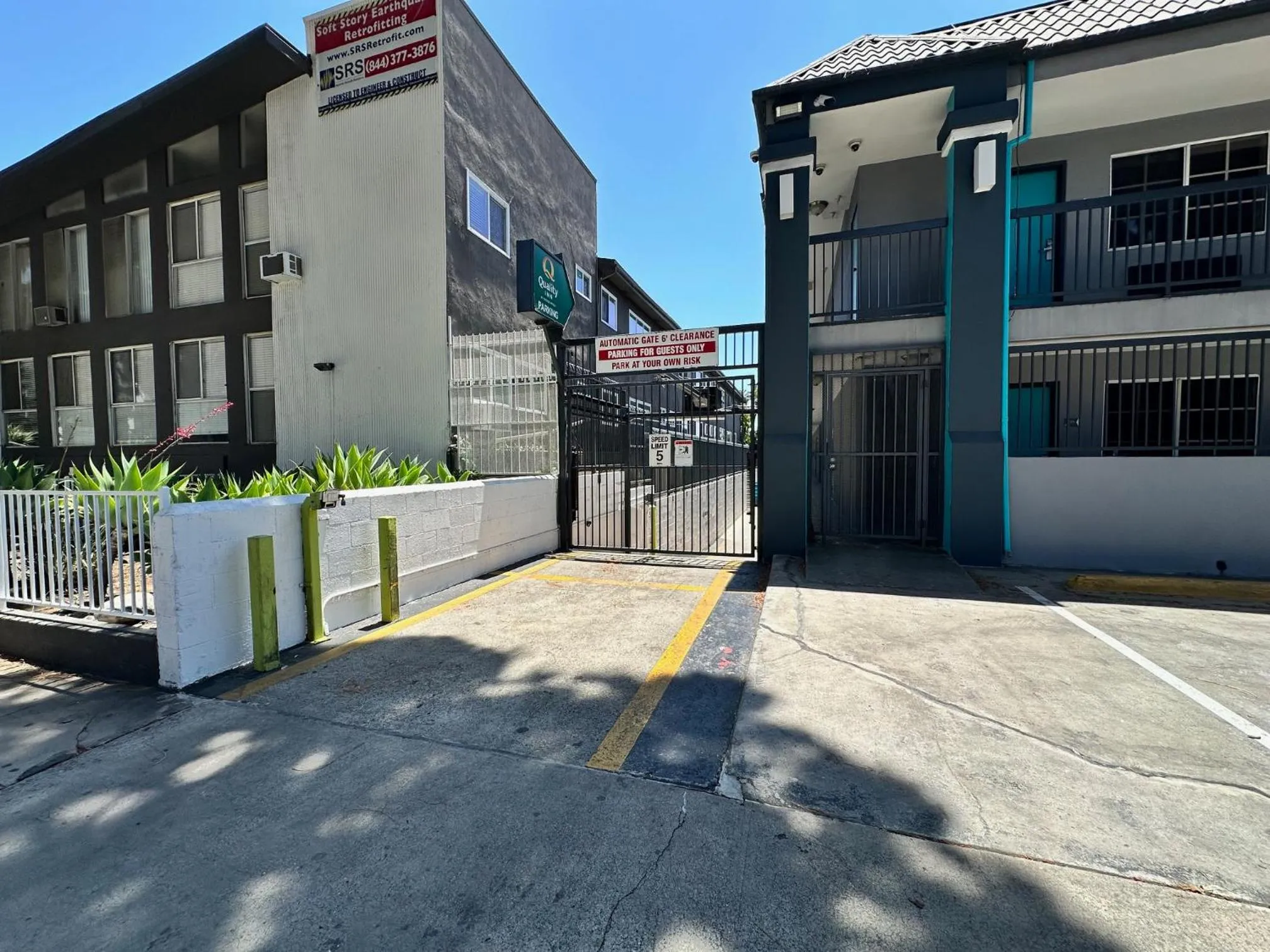 Parking in Quality Inn Near Hollywood Walk of Fame