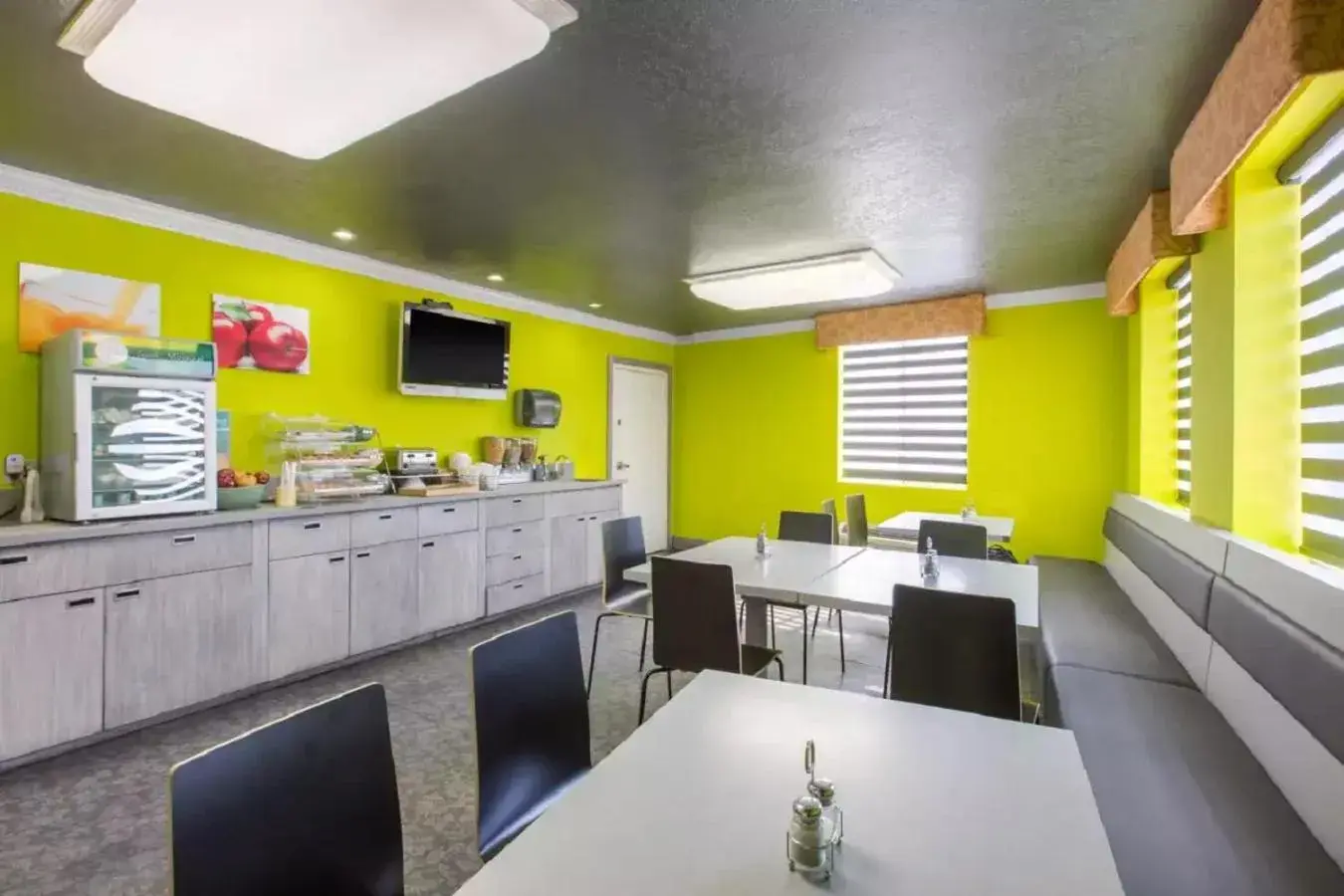 Breakfast in Quality Inn Near Hollywood Walk of Fame Breakfast in Quality Inn Near Hollywood Walk of Fame