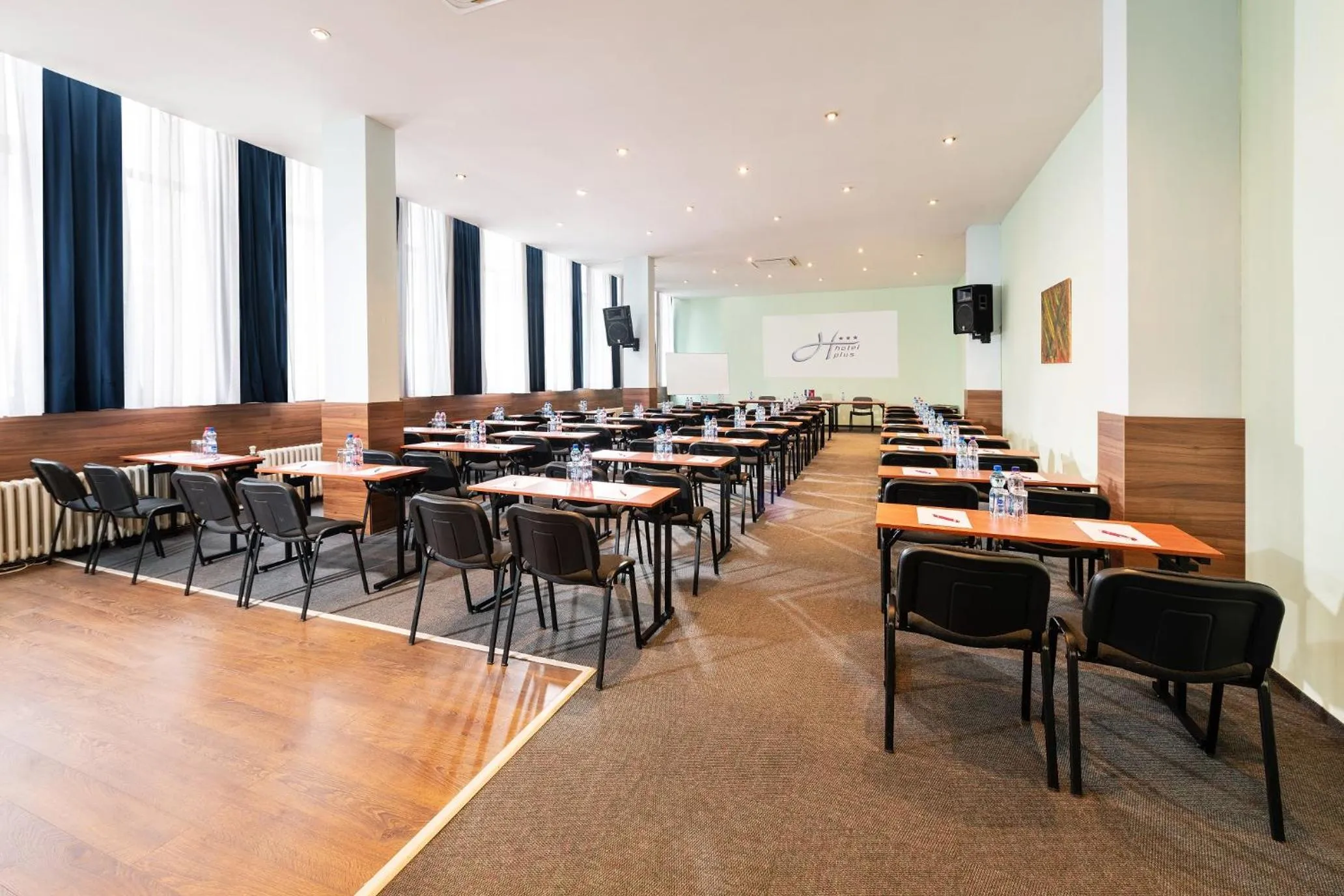 Business facilities in Hotel Plus