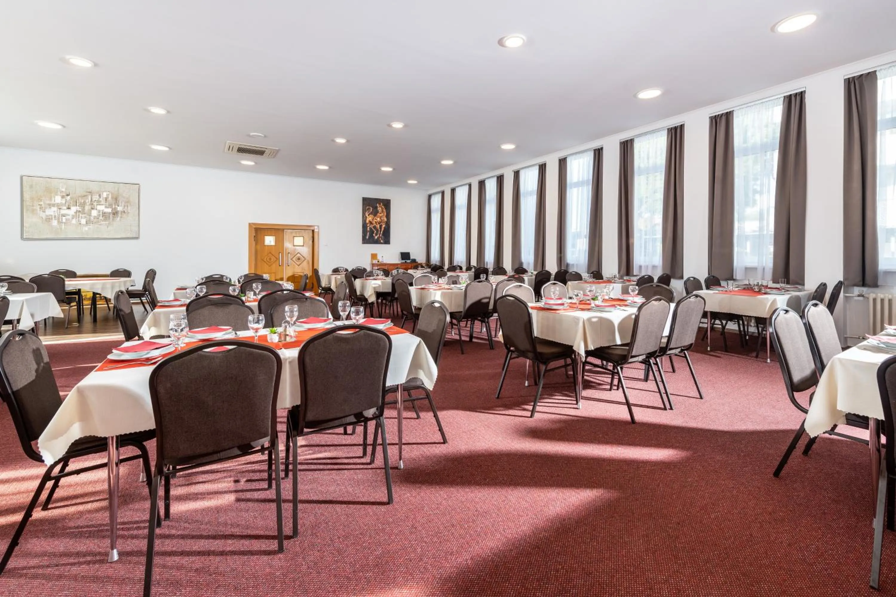 Business facilities in Hotel Plus