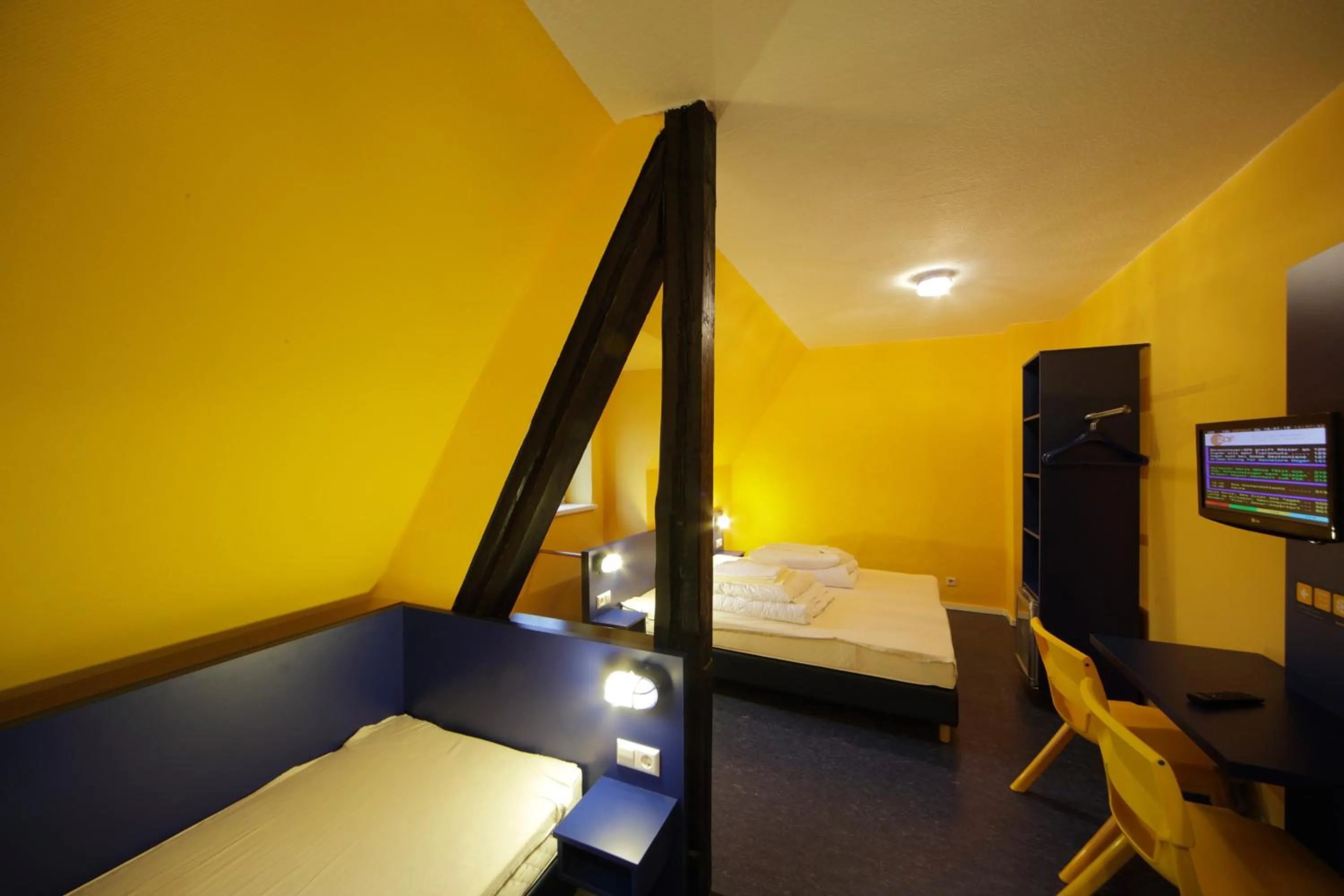 Photo of the whole room, Bed in Bed'nBudget Expo-Hostel Rooms