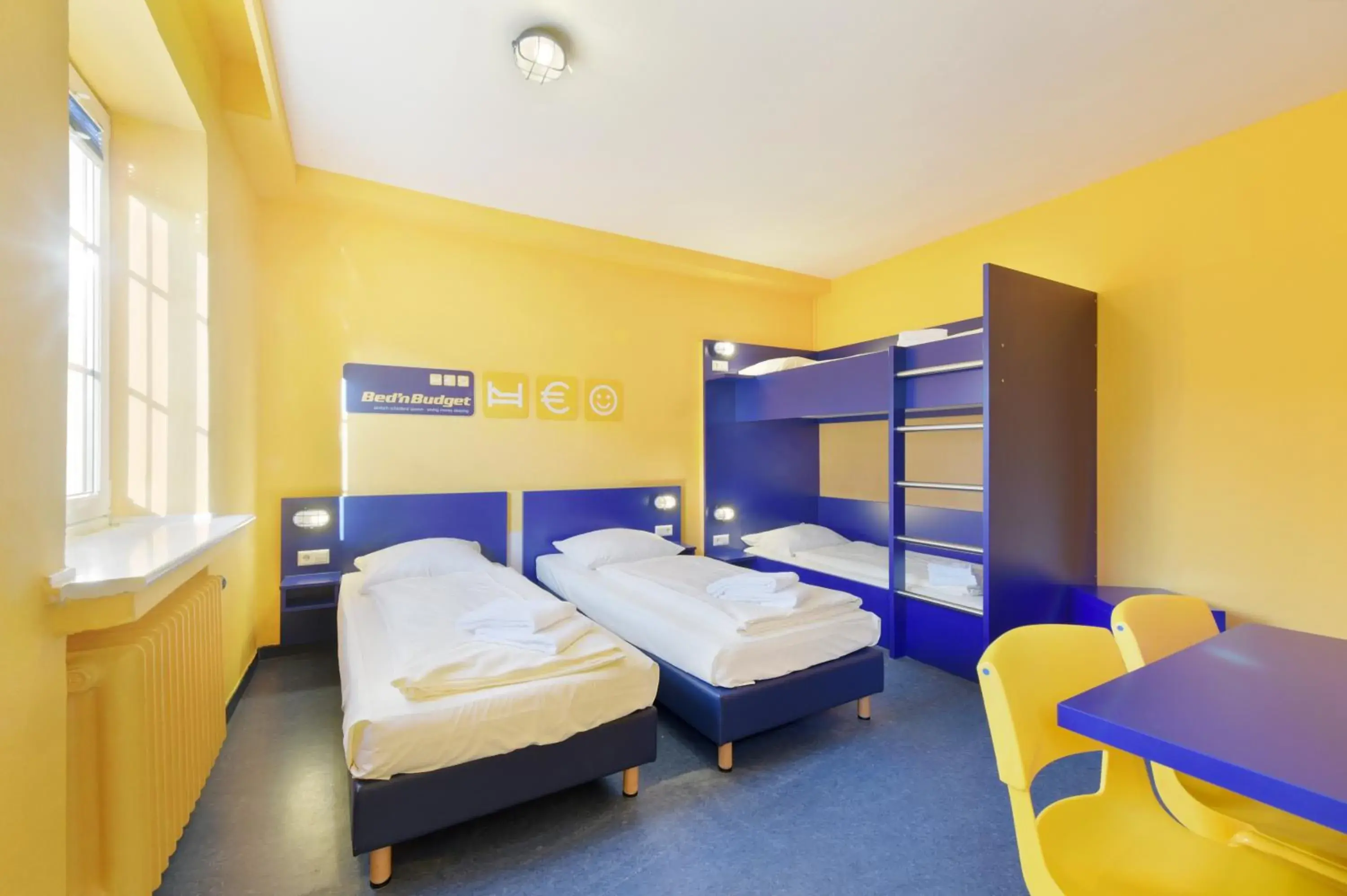 Family Room with Private Bathroom in Bed'nBudget Expo-Hostel Rooms Family Room with Private Bathroom in Bed'nBudget Expo-Hostel Rooms
