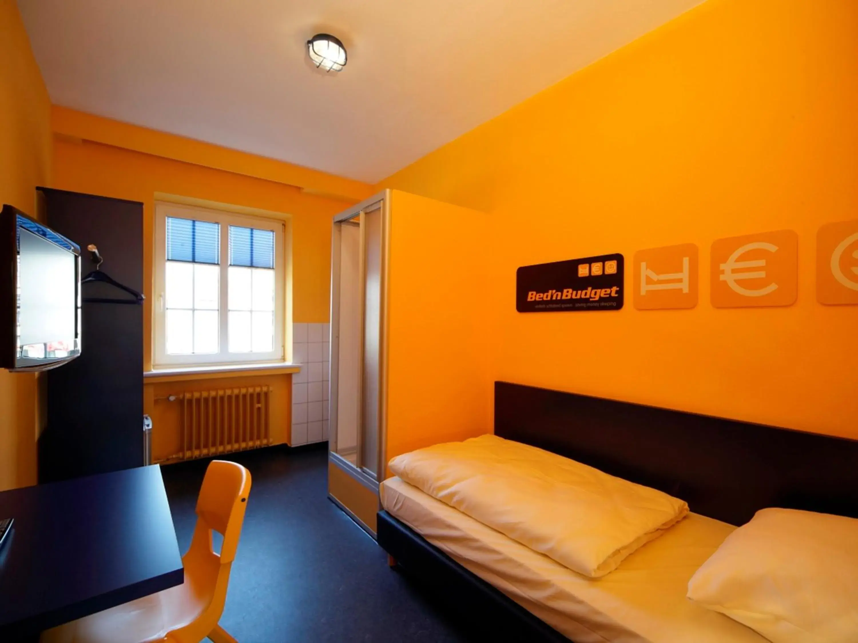 Single Room with Shower in Bed'nBudget Expo-Hostel Rooms Single Room with Shower in Bed'nBudget Expo-Hostel Rooms