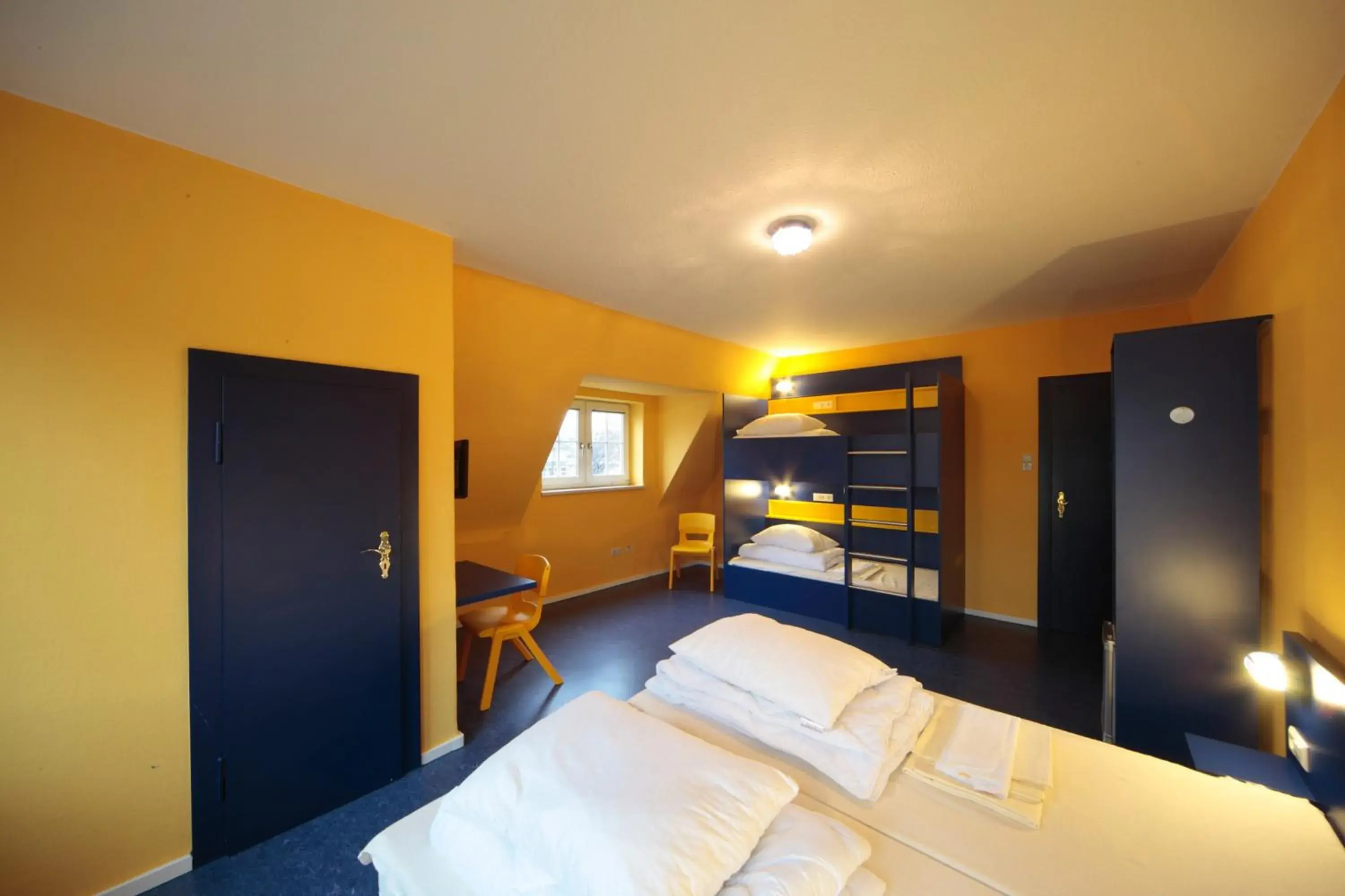 4-Bed Room with Shared Bathroom in Bed'nBudget Expo-Hostel Rooms 4-Bed Room with Shared Bathroom in Bed'nBudget Expo-Hostel Rooms