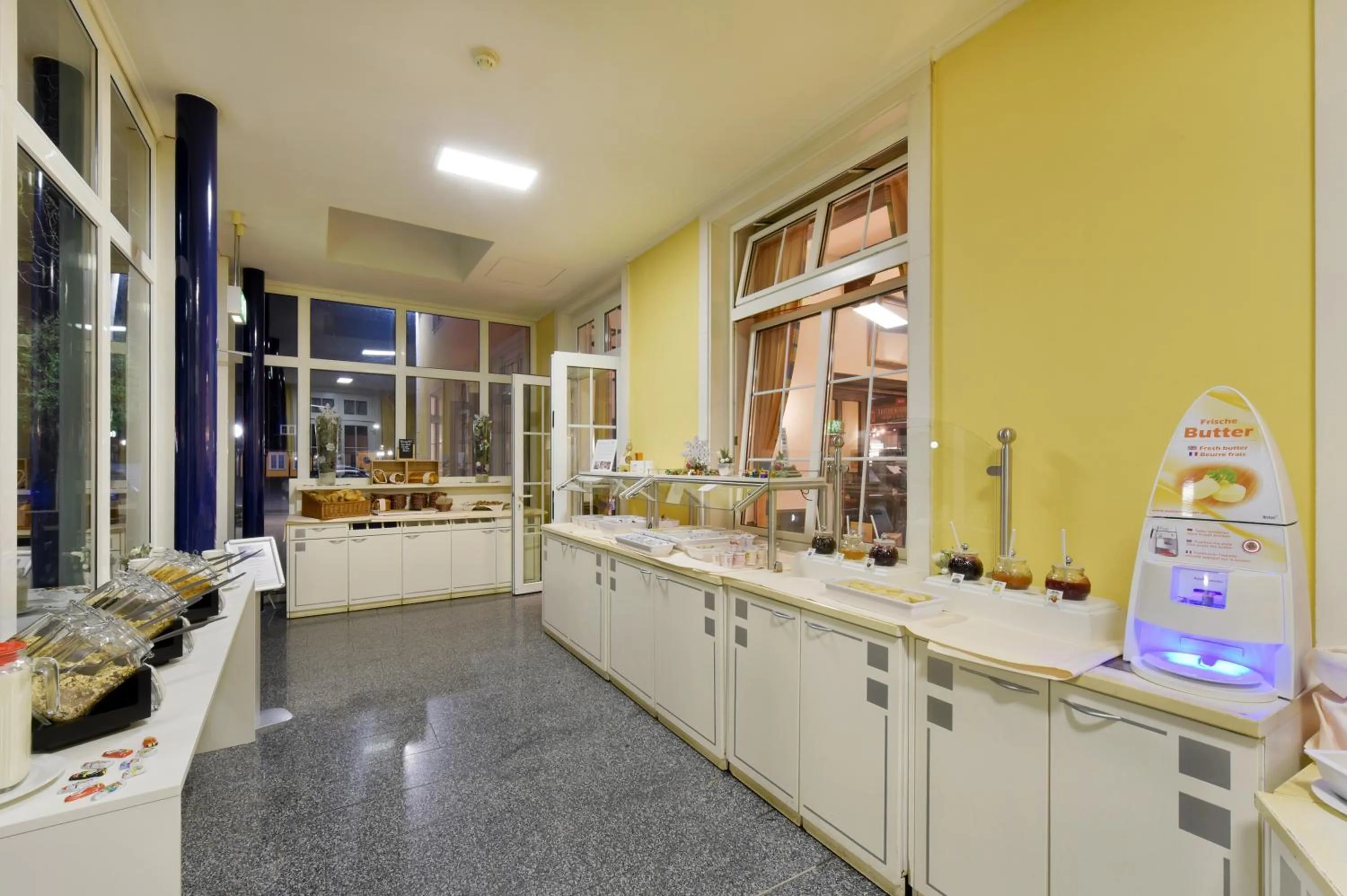 Buffet breakfast in Bed'nBudget Expo-Hostel Rooms