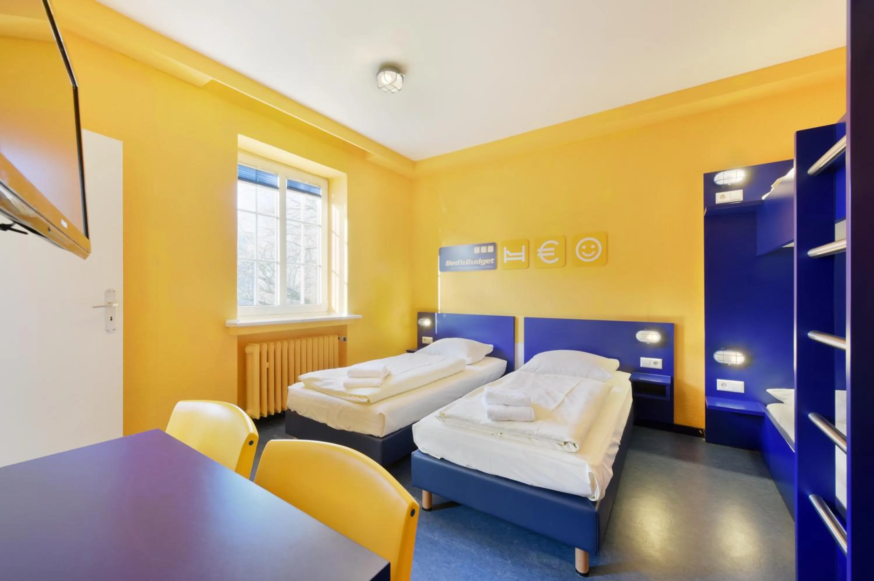 Photo of the whole room, Bed in Bed'nBudget Expo-Hostel Rooms