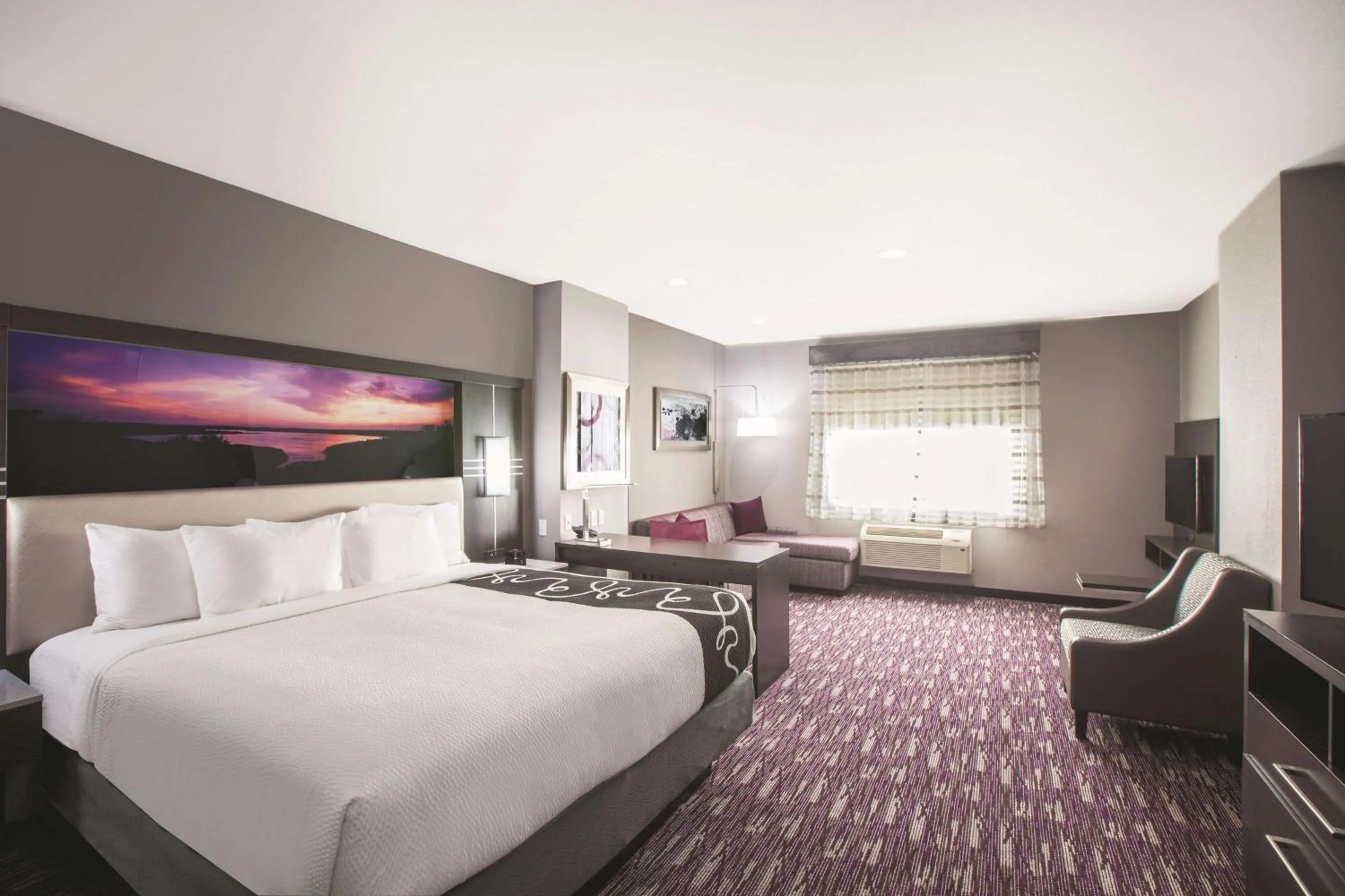 Photo of the whole room, Bed in La Quinta by Wyndham Kingsville