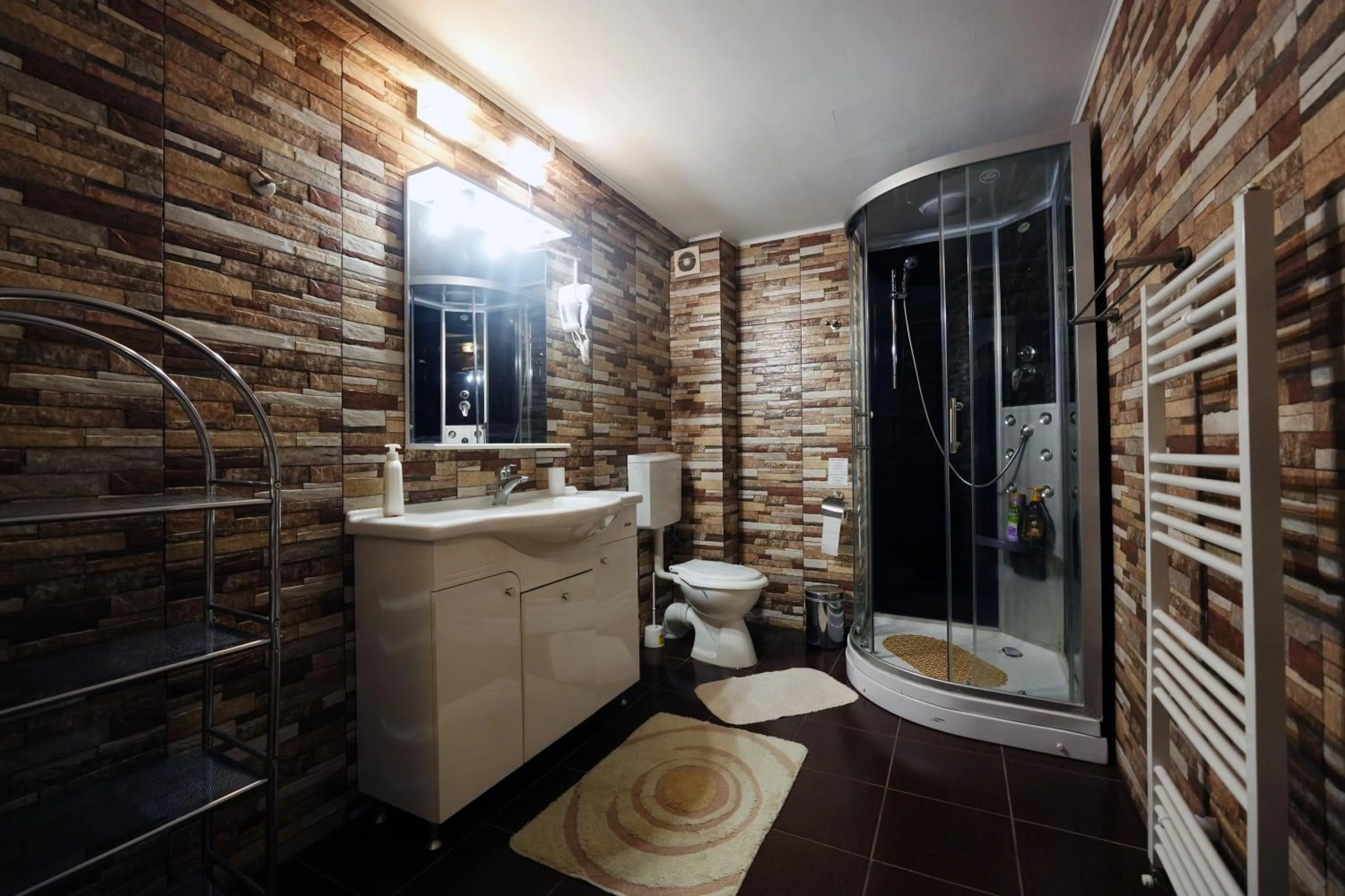 Shower in Gasthof Sara