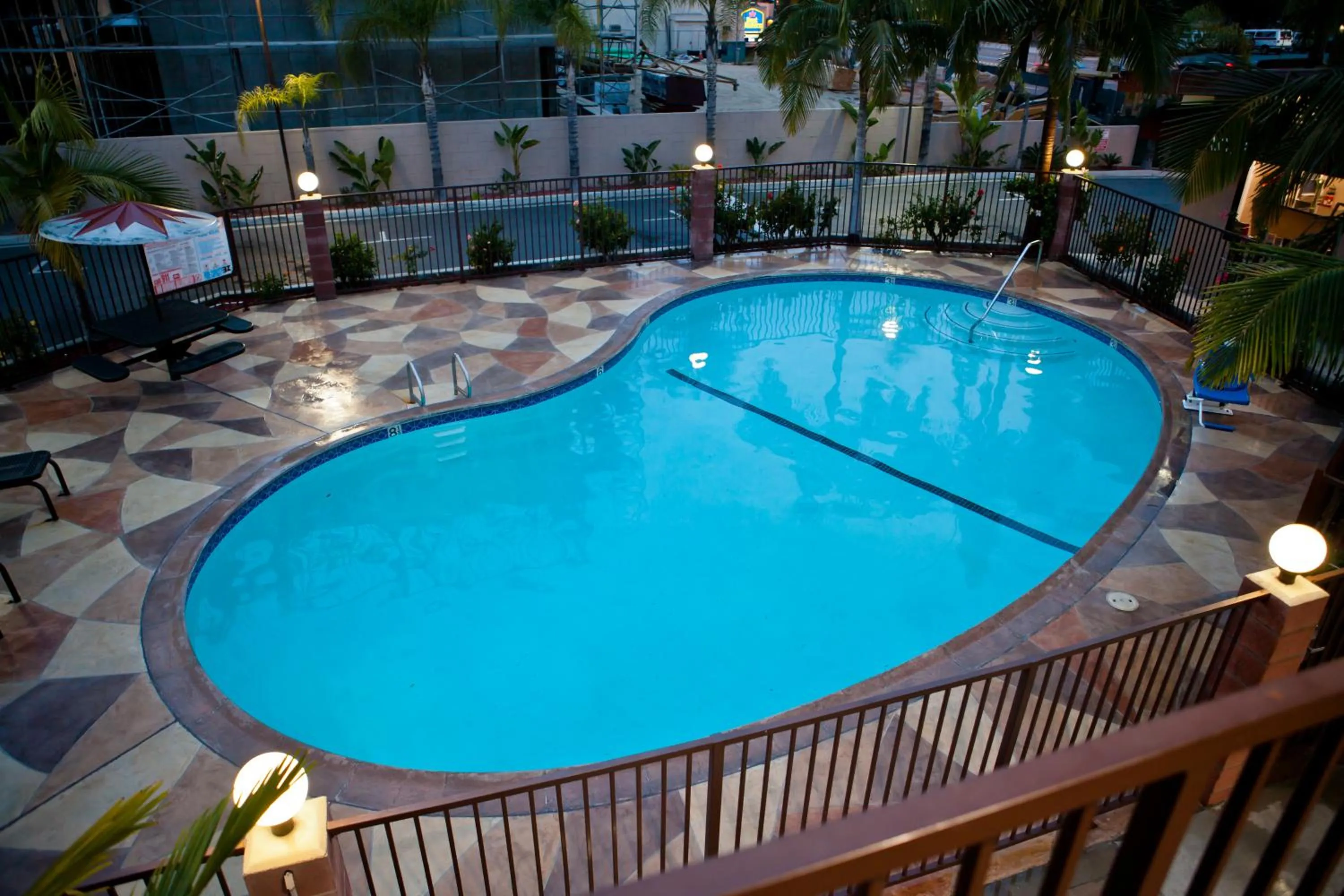 Swimming pool in Budget Inn Anaheim near Disneyland Drive