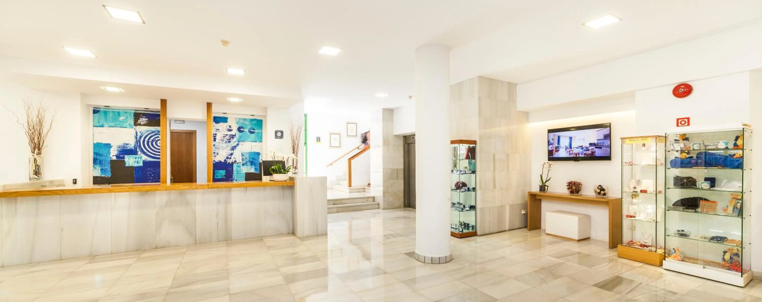 Lobby or reception in Globales Nova