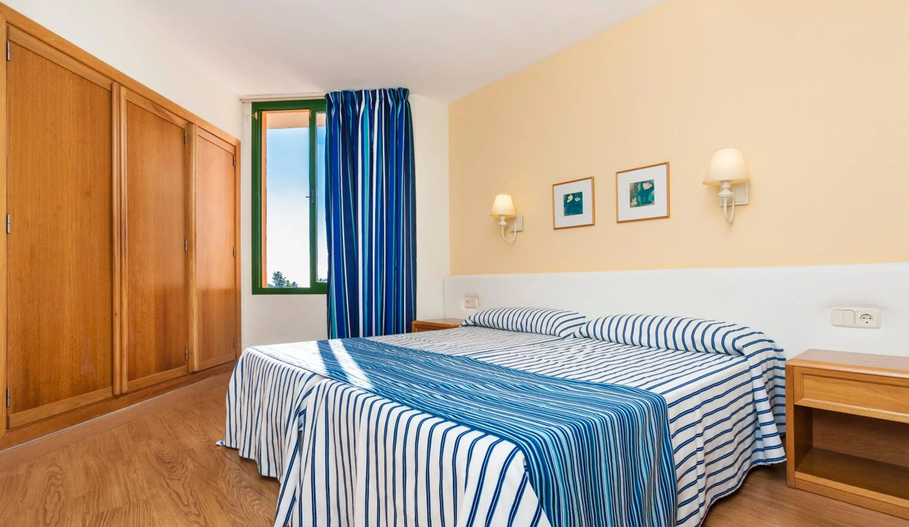 Bedroom, Bed in Globales Nova