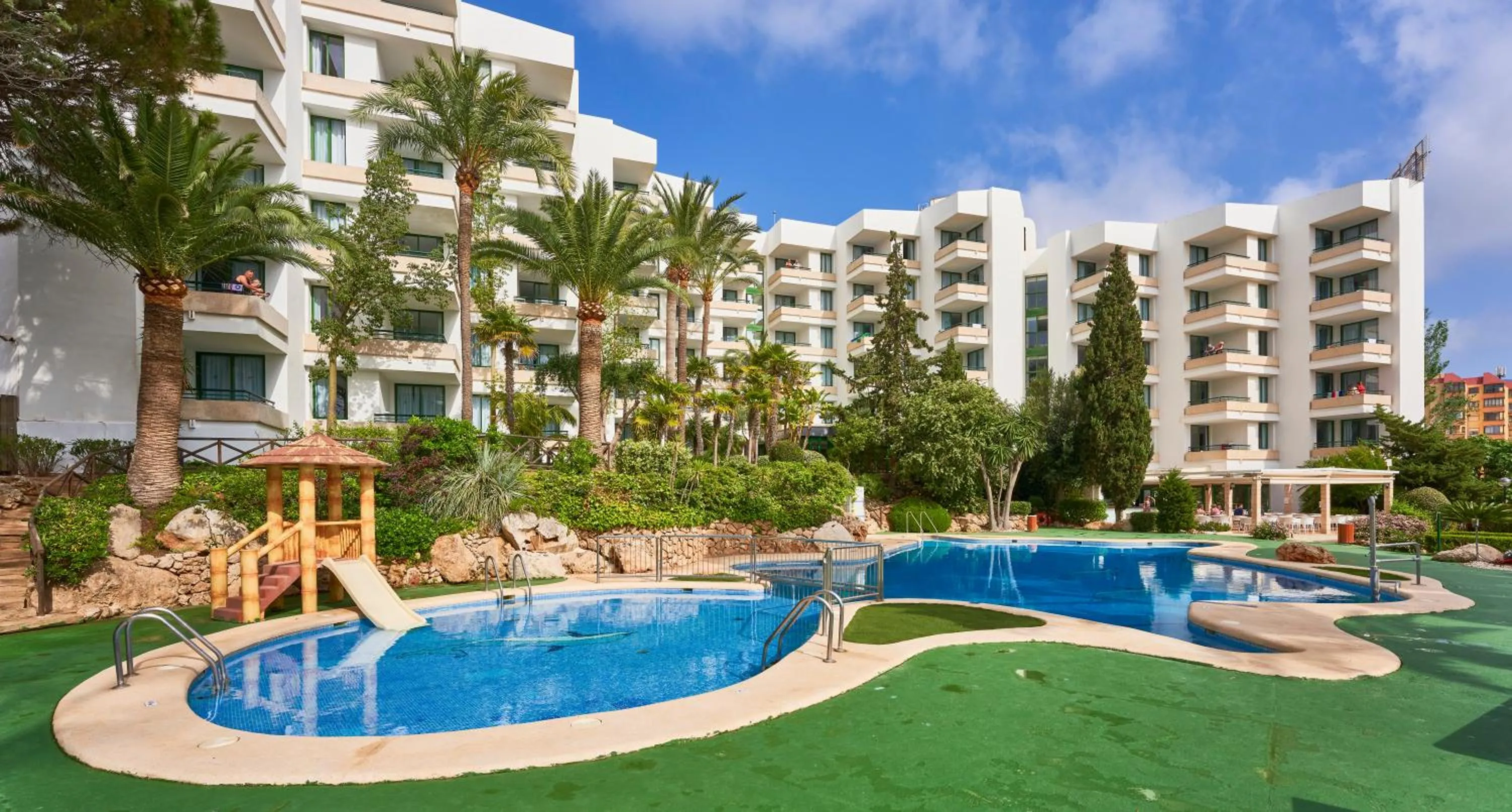 Swimming pool in Globales Nova