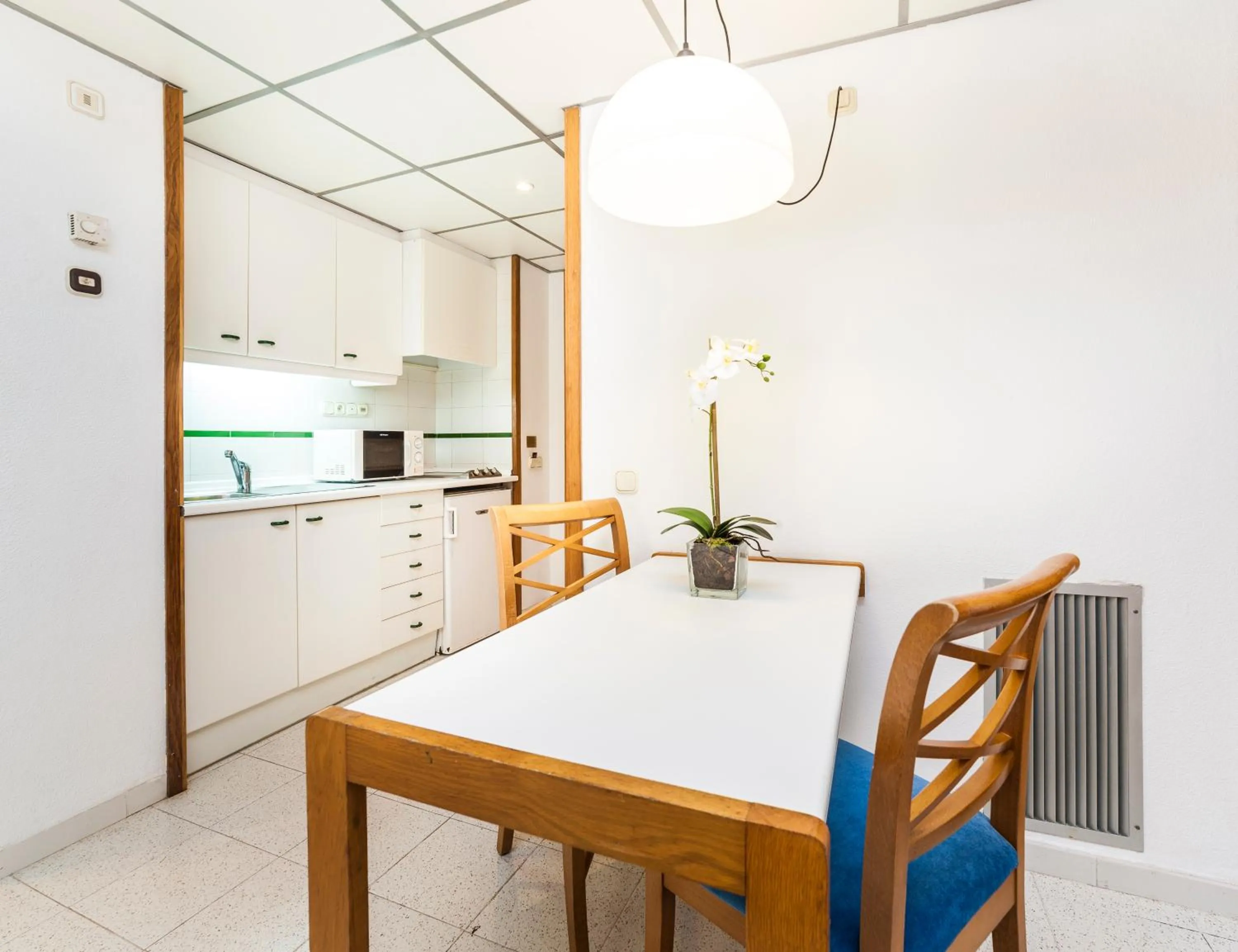 Dining area in Globales Nova