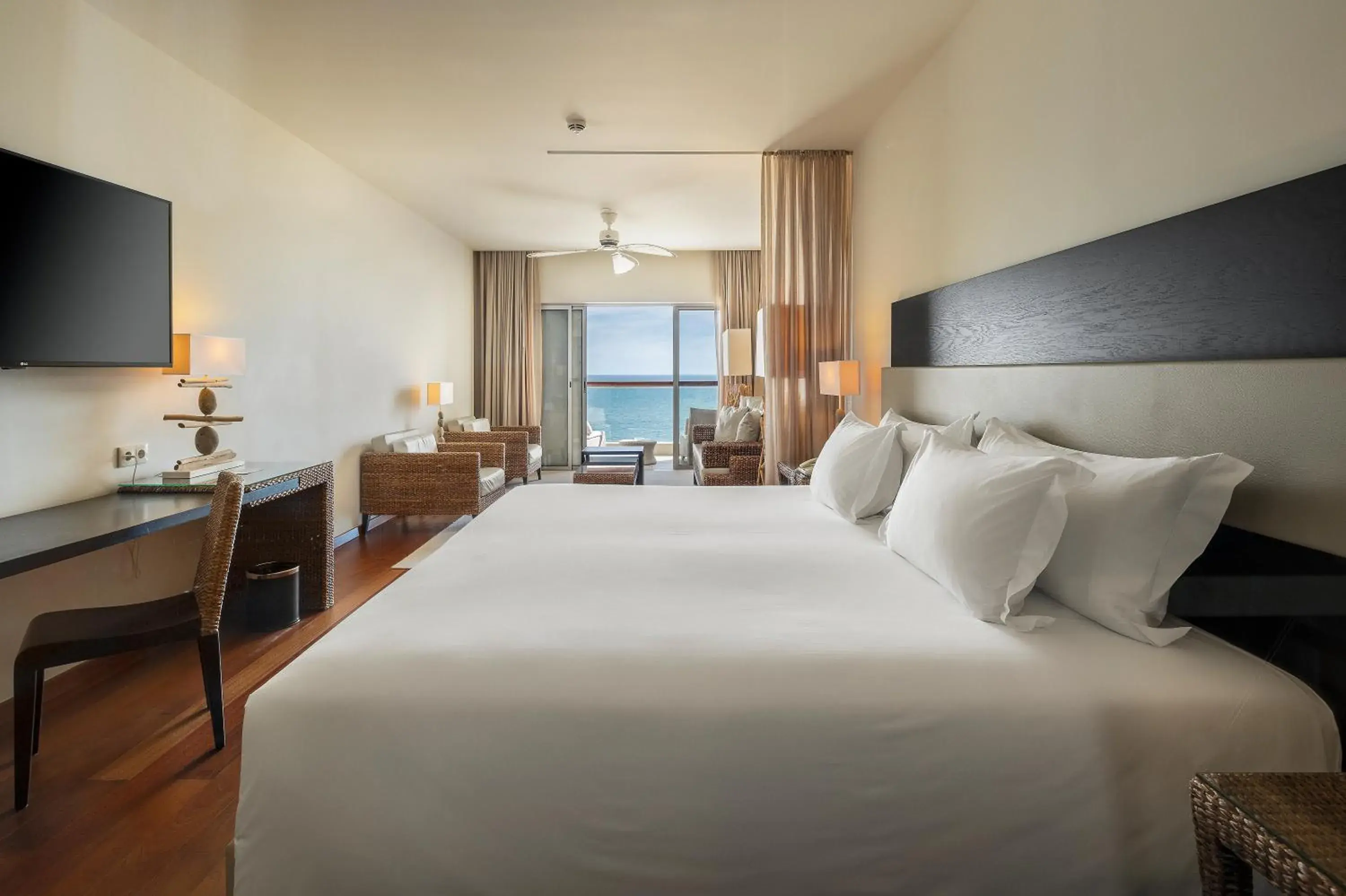 Bedroom, Bed in Crowne Plaza Vilamoura - Algarve by IHG Bedroom, Bed in Crowne Plaza Vilamoura - Algarve by IHG