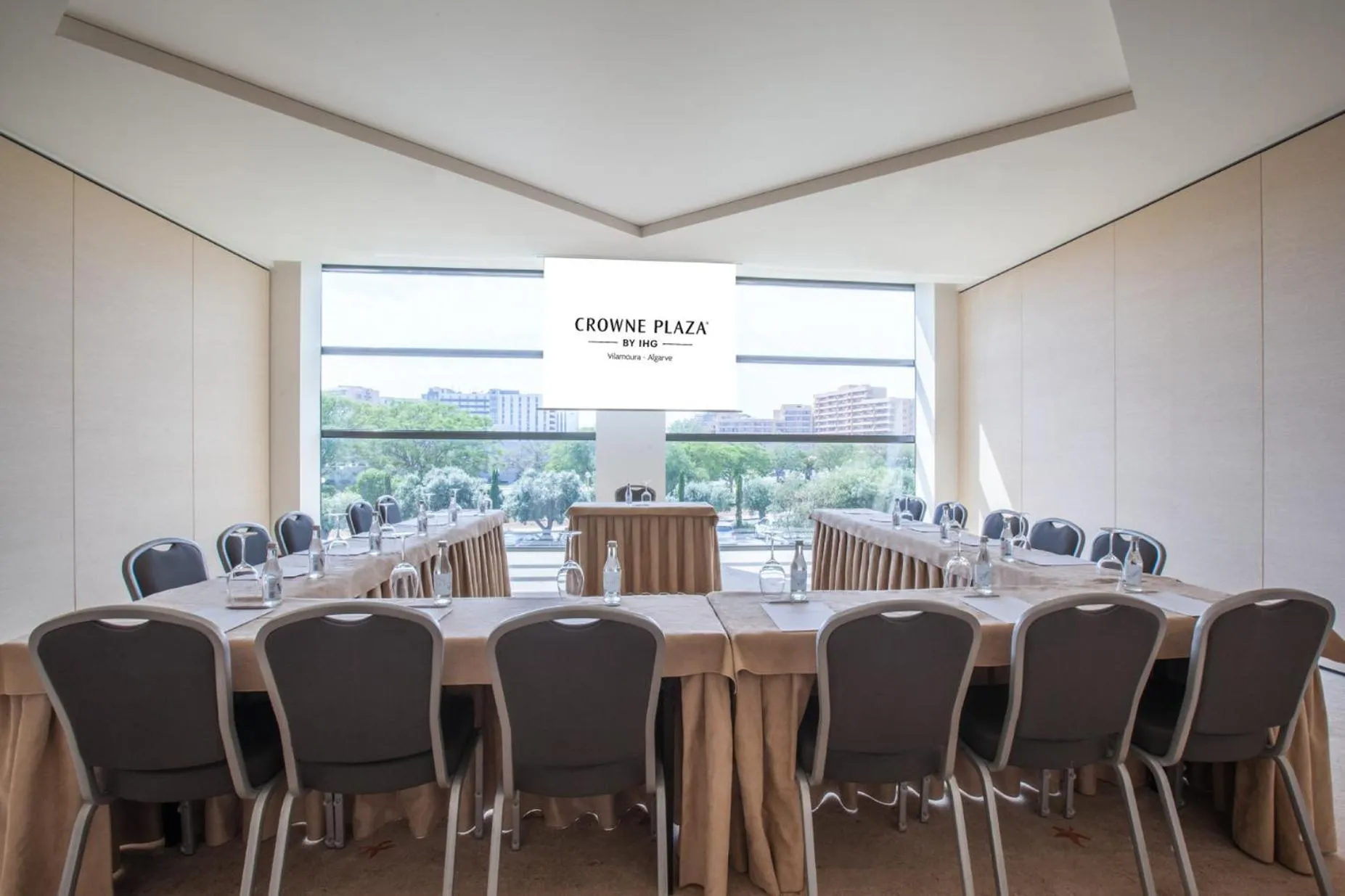 Meeting/conference room in Crowne Plaza Vilamoura - Algarve by IHG