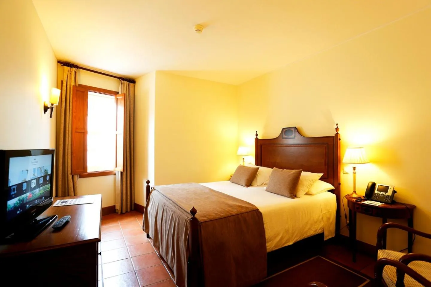 Photo of the whole room, Bed in Parador Casa Da Insua