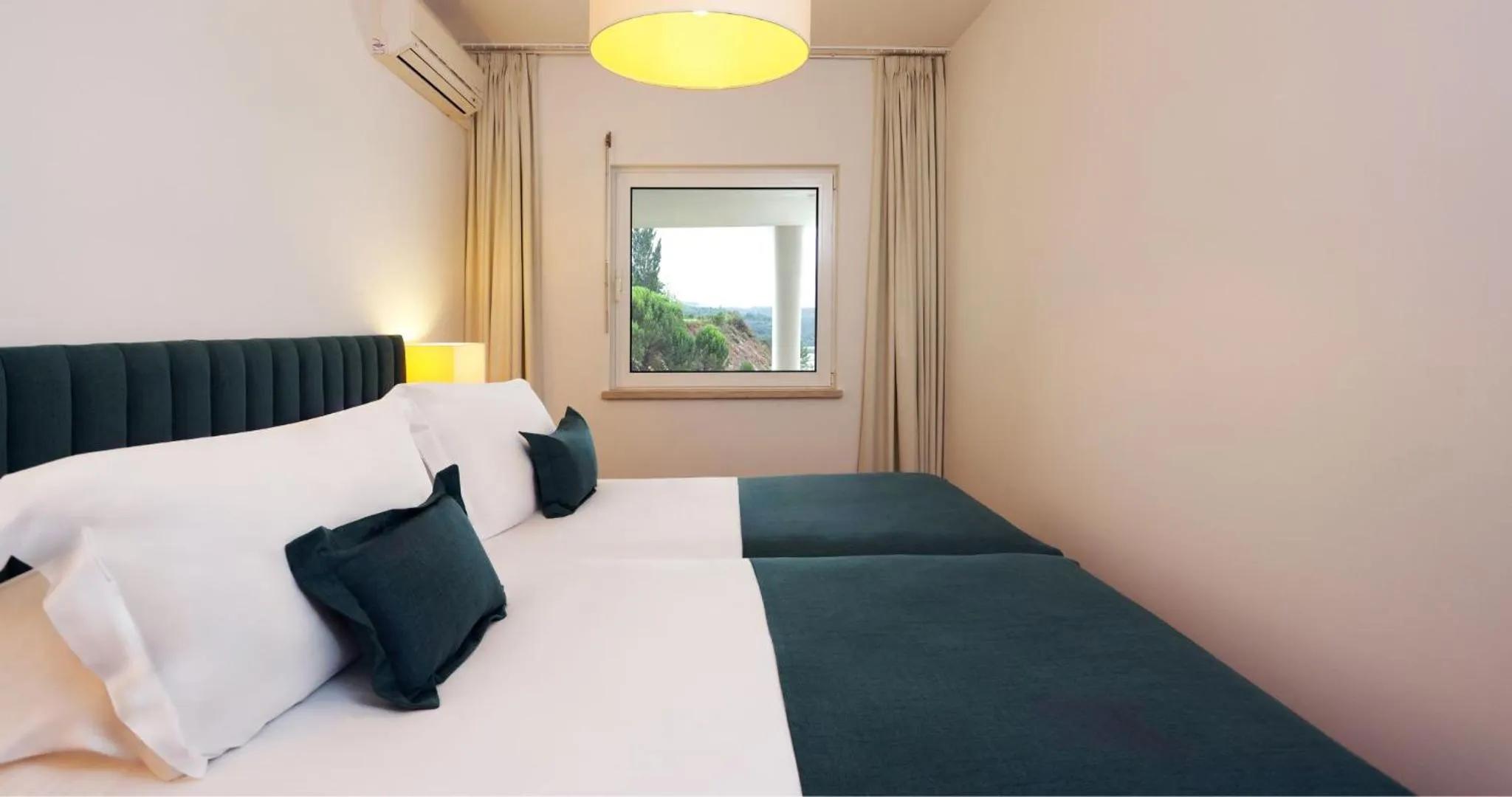 Bed in Montebelo Aguieira Lake Resort & Spa