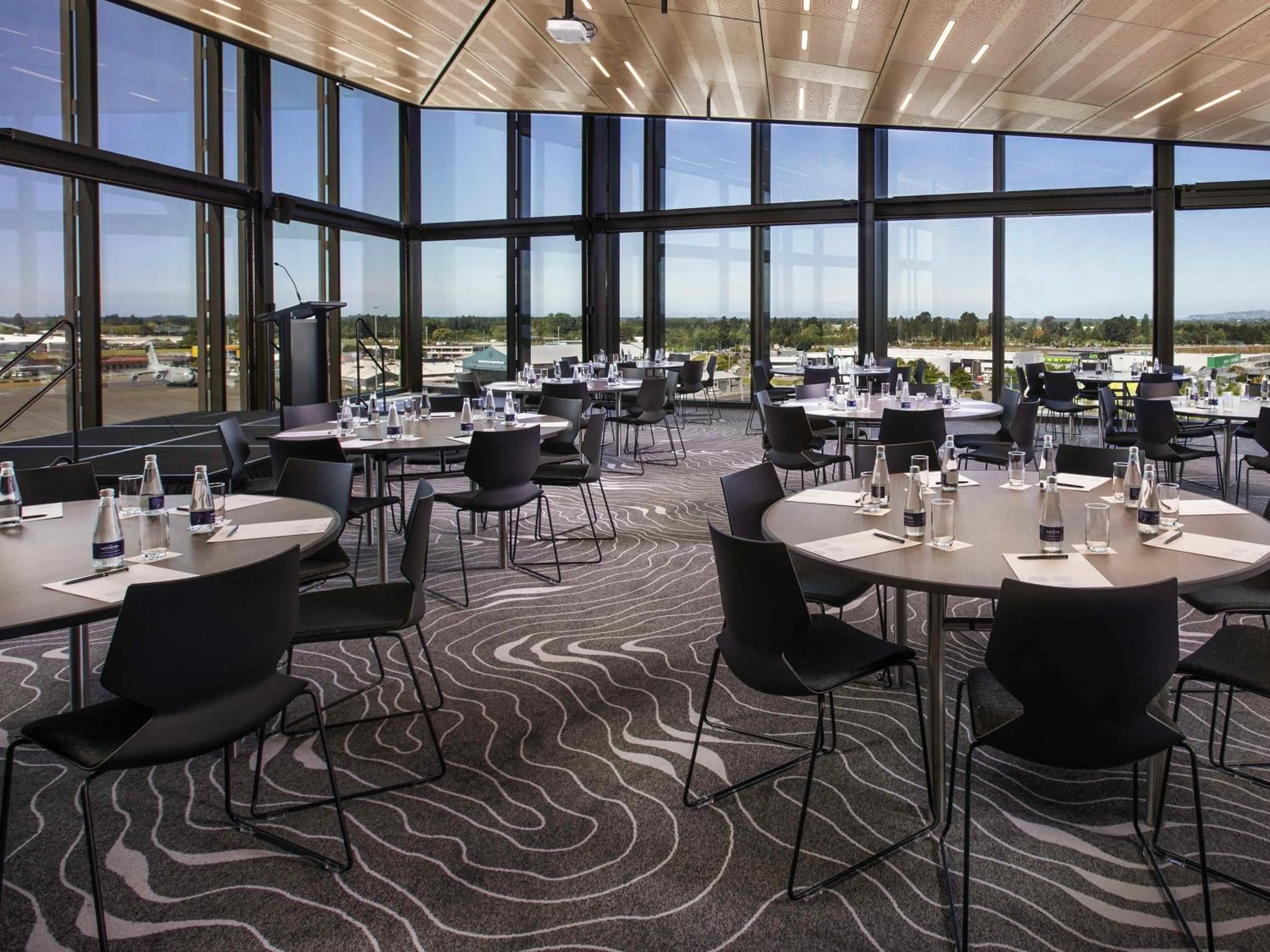 Meeting/conference room in Novotel Christchurch Airport