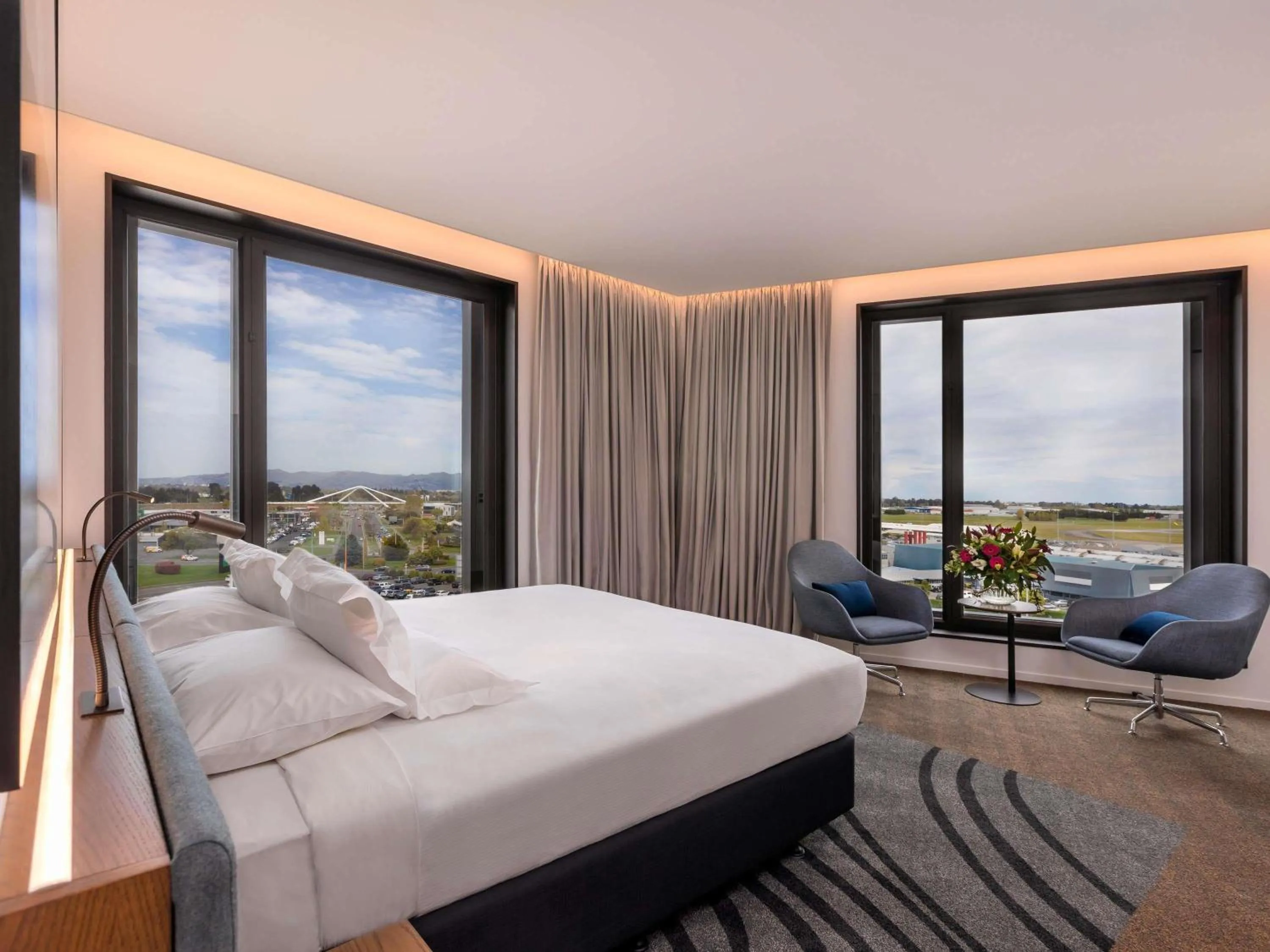 Bedroom, Bed in Novotel Christchurch Airport