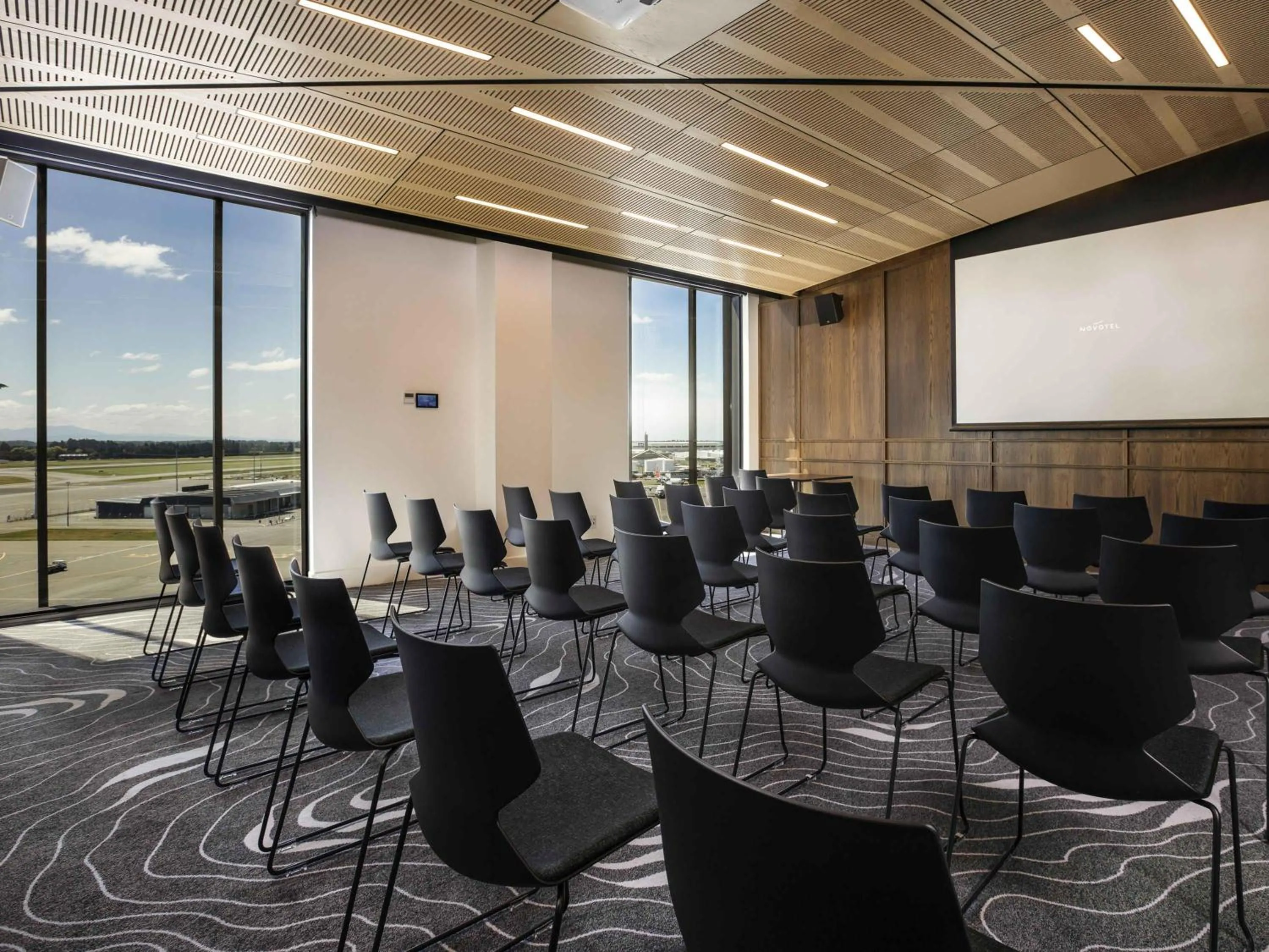 Meeting/conference room in Novotel Christchurch Airport