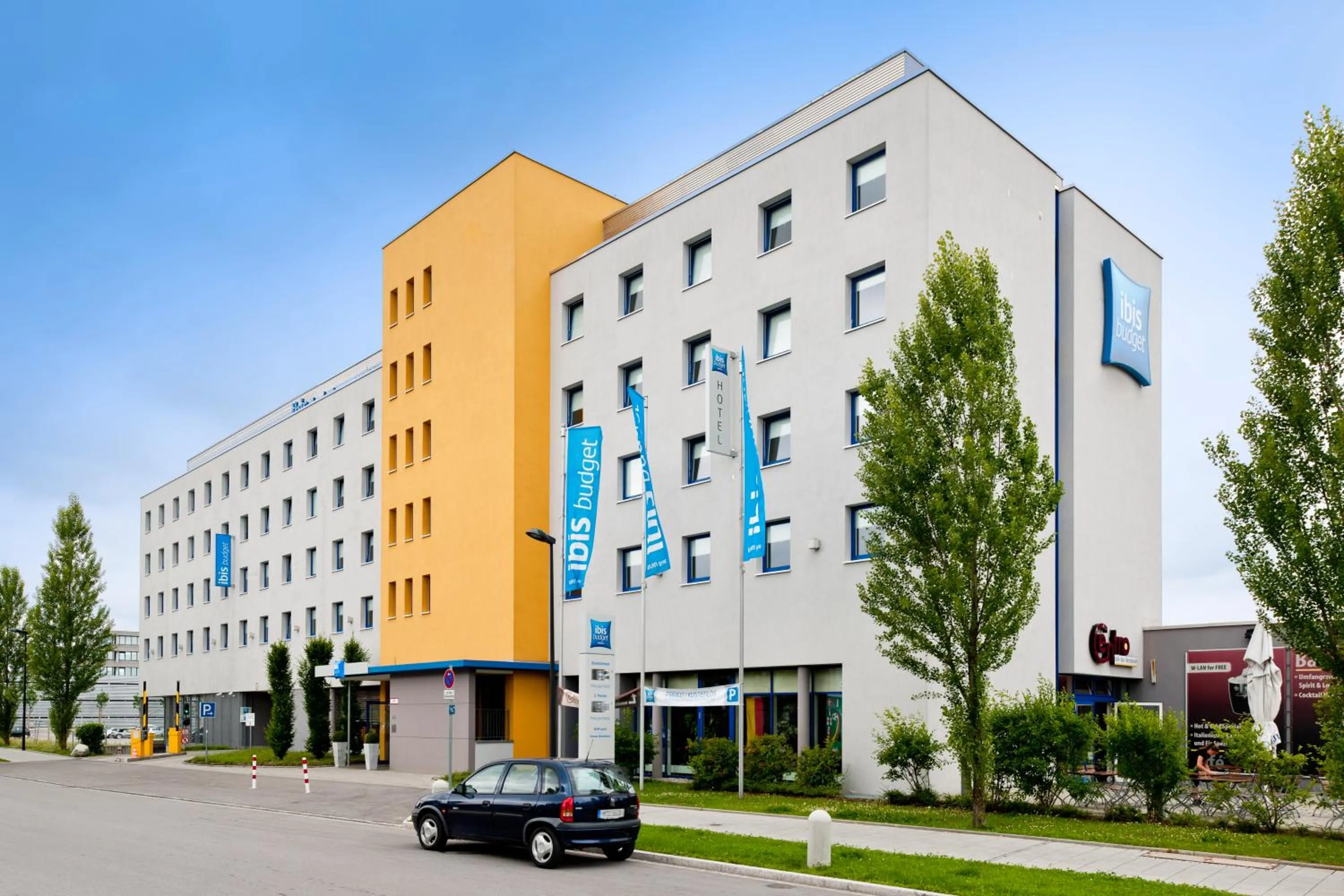 Facade/entrance in ibis budget Muenchen Ost Messe