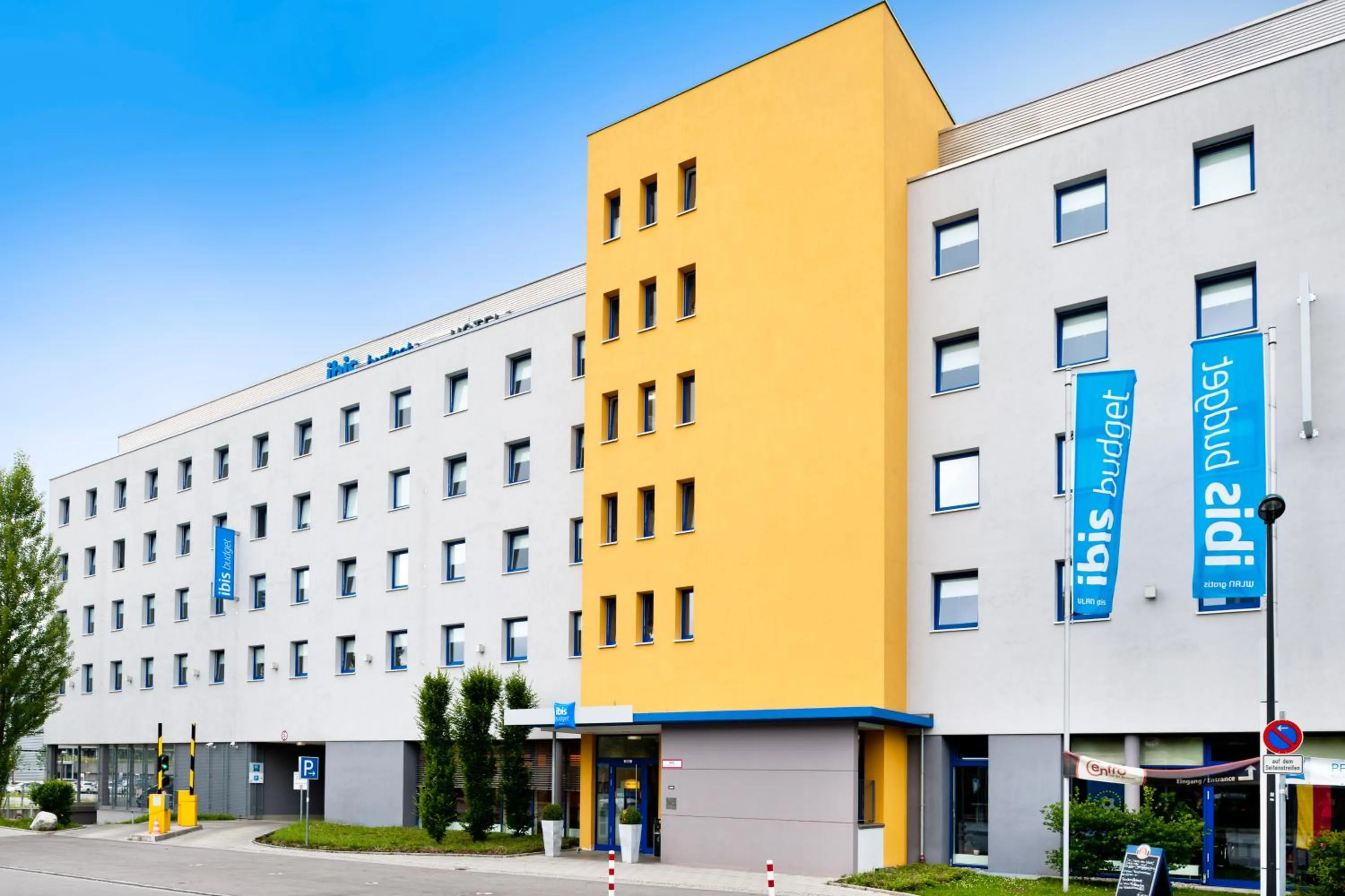 Facade/entrance in ibis budget Muenchen Ost Messe