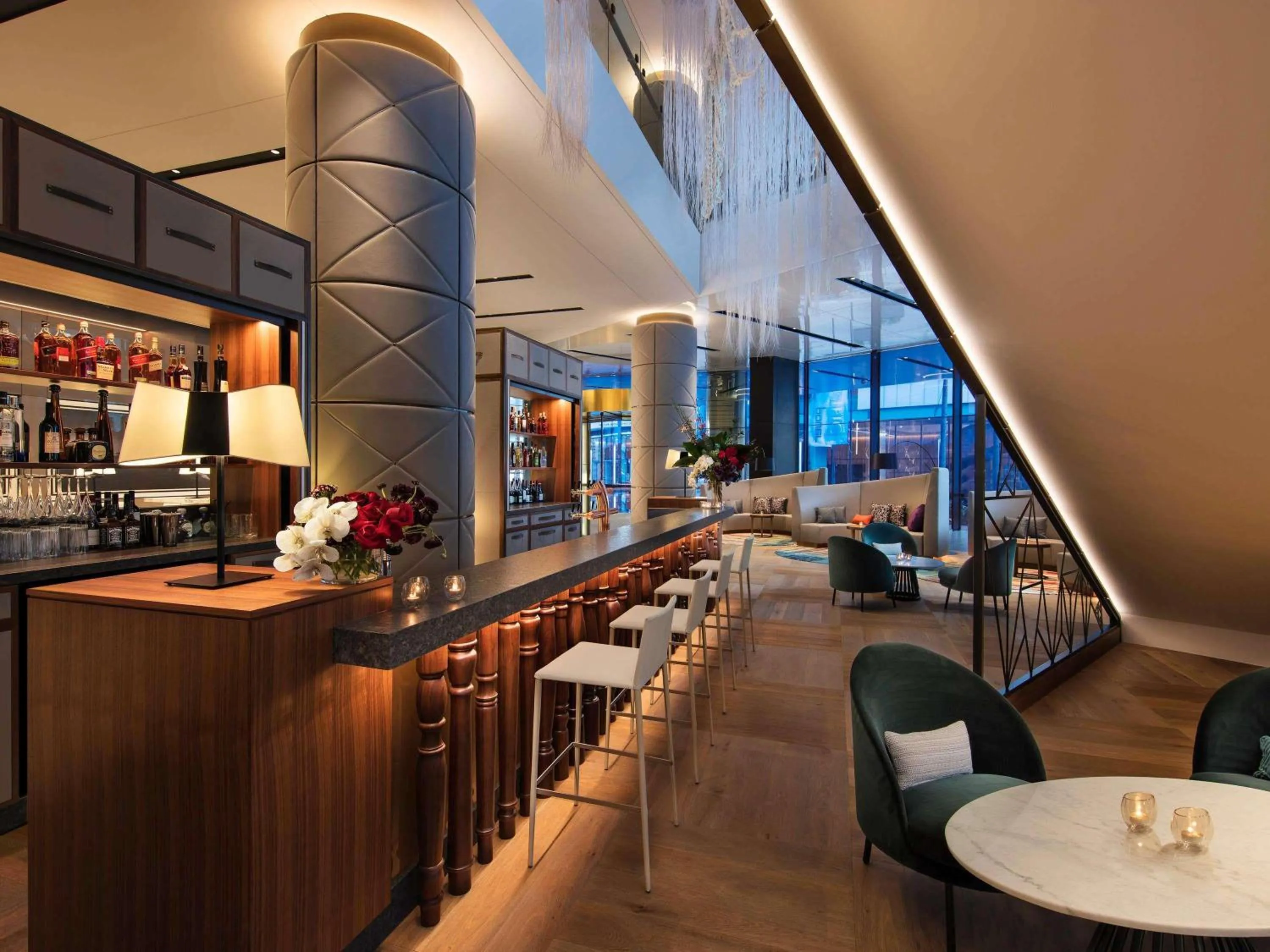 Lounge or bar in Sofitel Sydney Darling Harbour