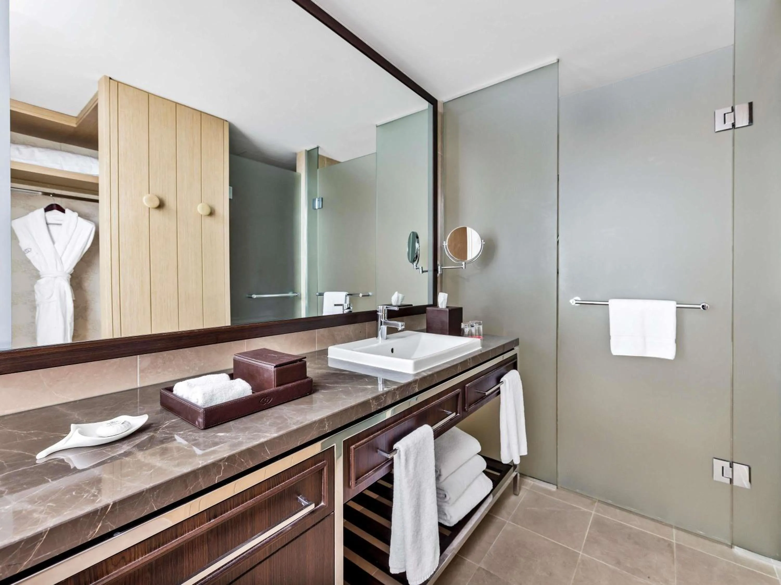 Bedroom in Sofitel Sydney Darling Harbour