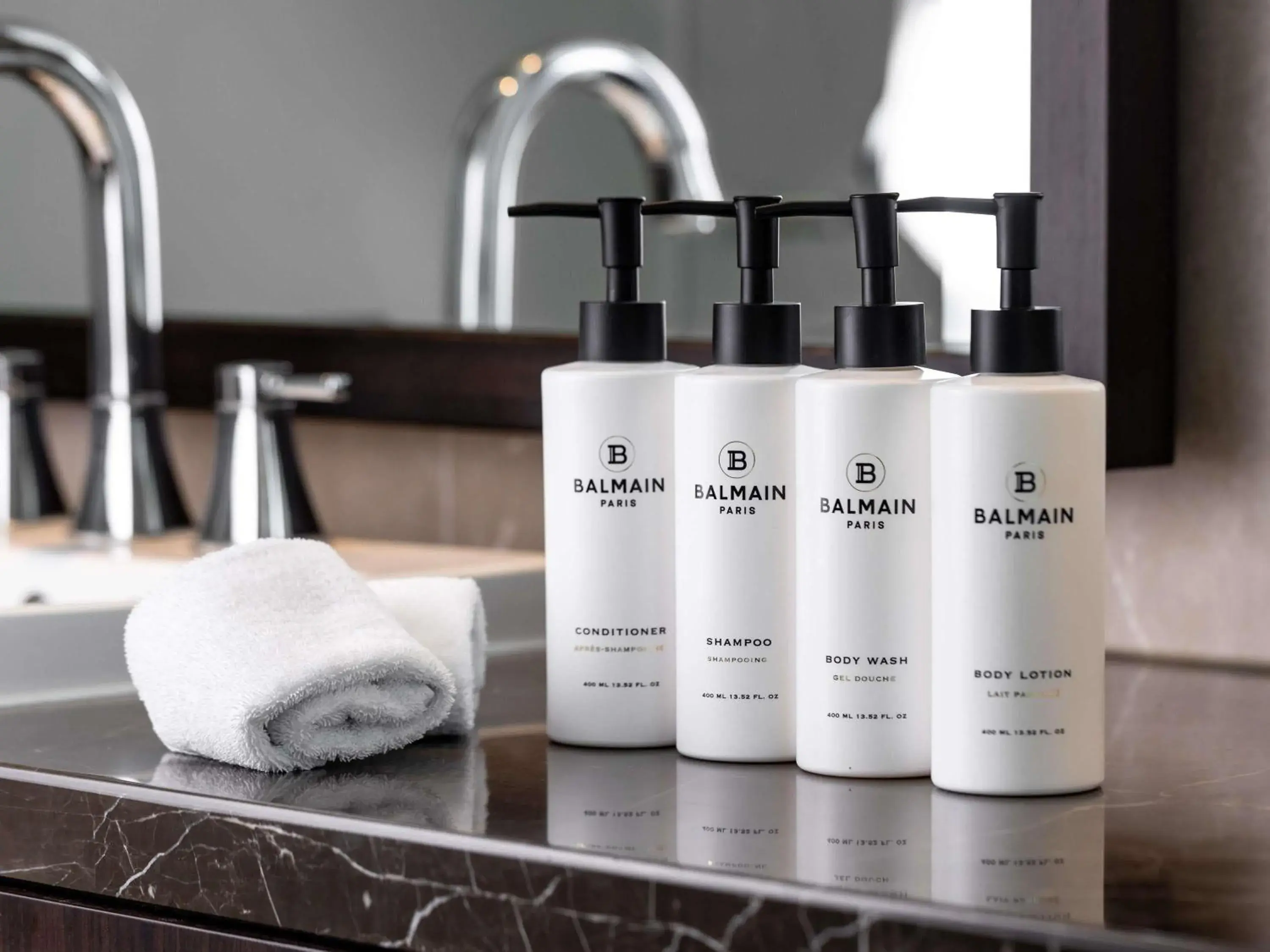 Superior King Room with Premium Bath and Darling Harbor View in Sofitel Sydney Darling Harbour Superior King Room with Premium Bath and Darling Harbor View in Sofitel Sydney Darling Harbour