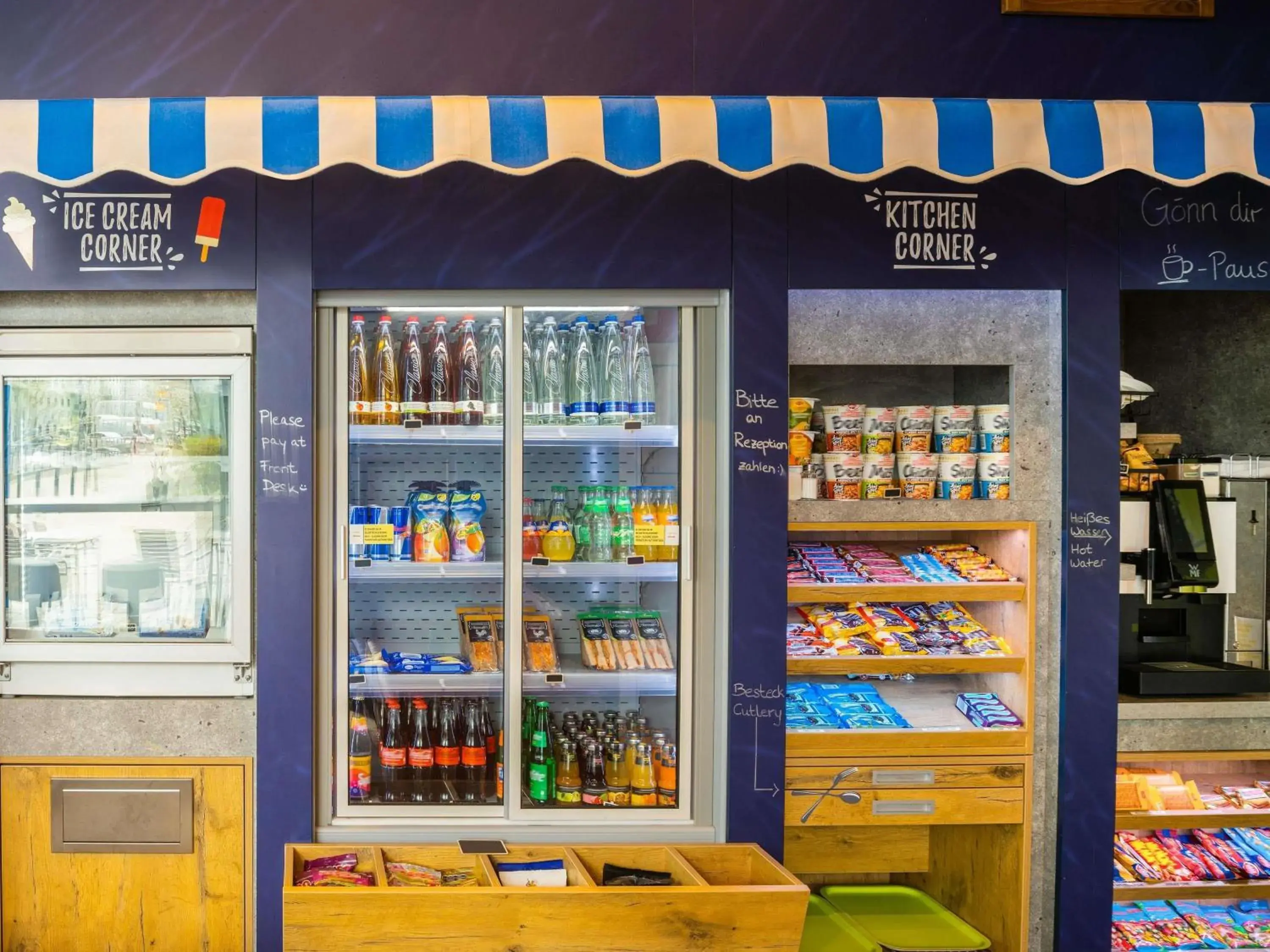 Lounge or bar in ibis budget Muenchen City Olympiapark Lounge or bar in ibis budget Muenchen City Olympiapark