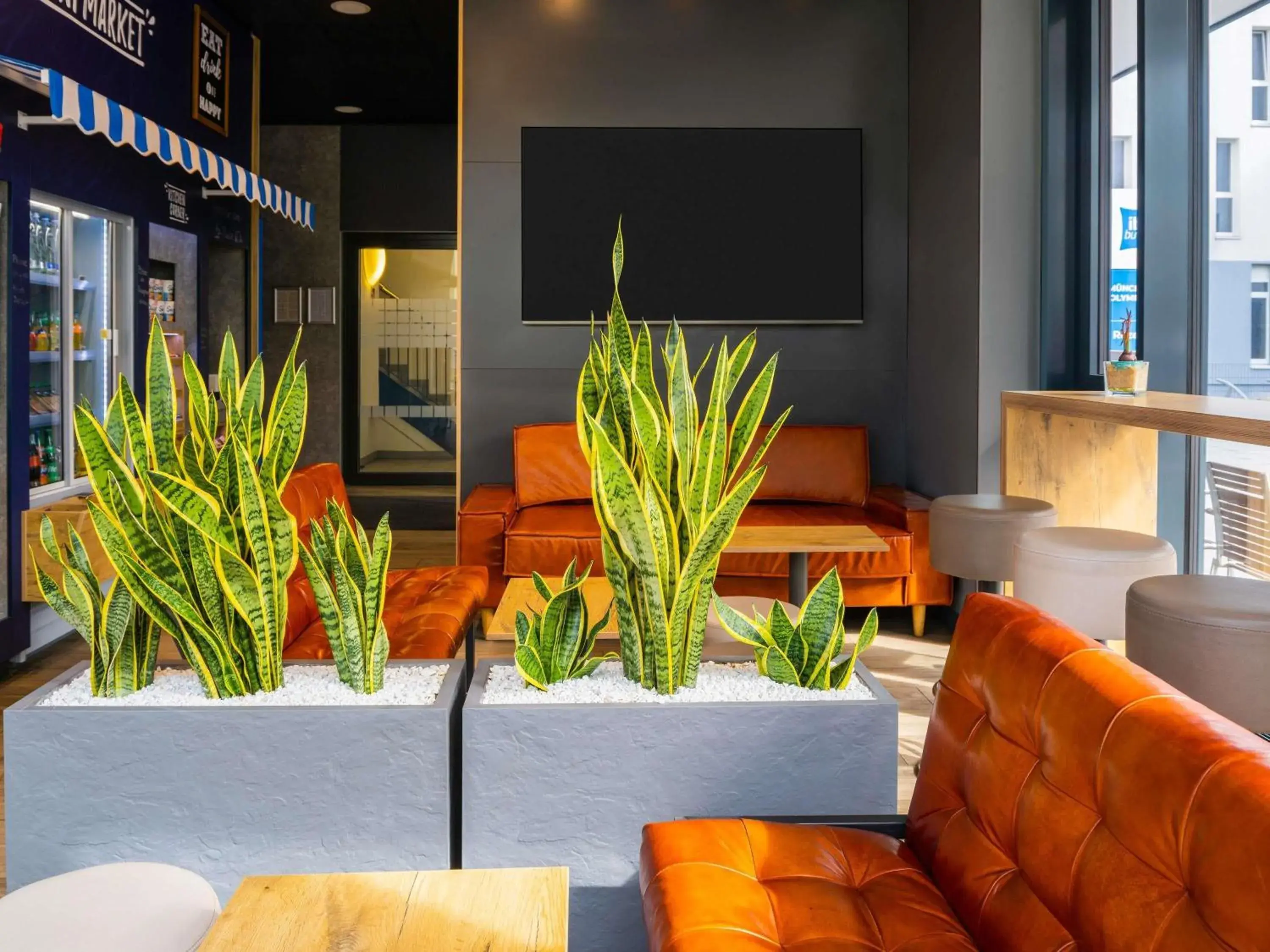 Lounge or bar in ibis budget Muenchen City Olympiapark Lounge or bar in ibis budget Muenchen City Olympiapark