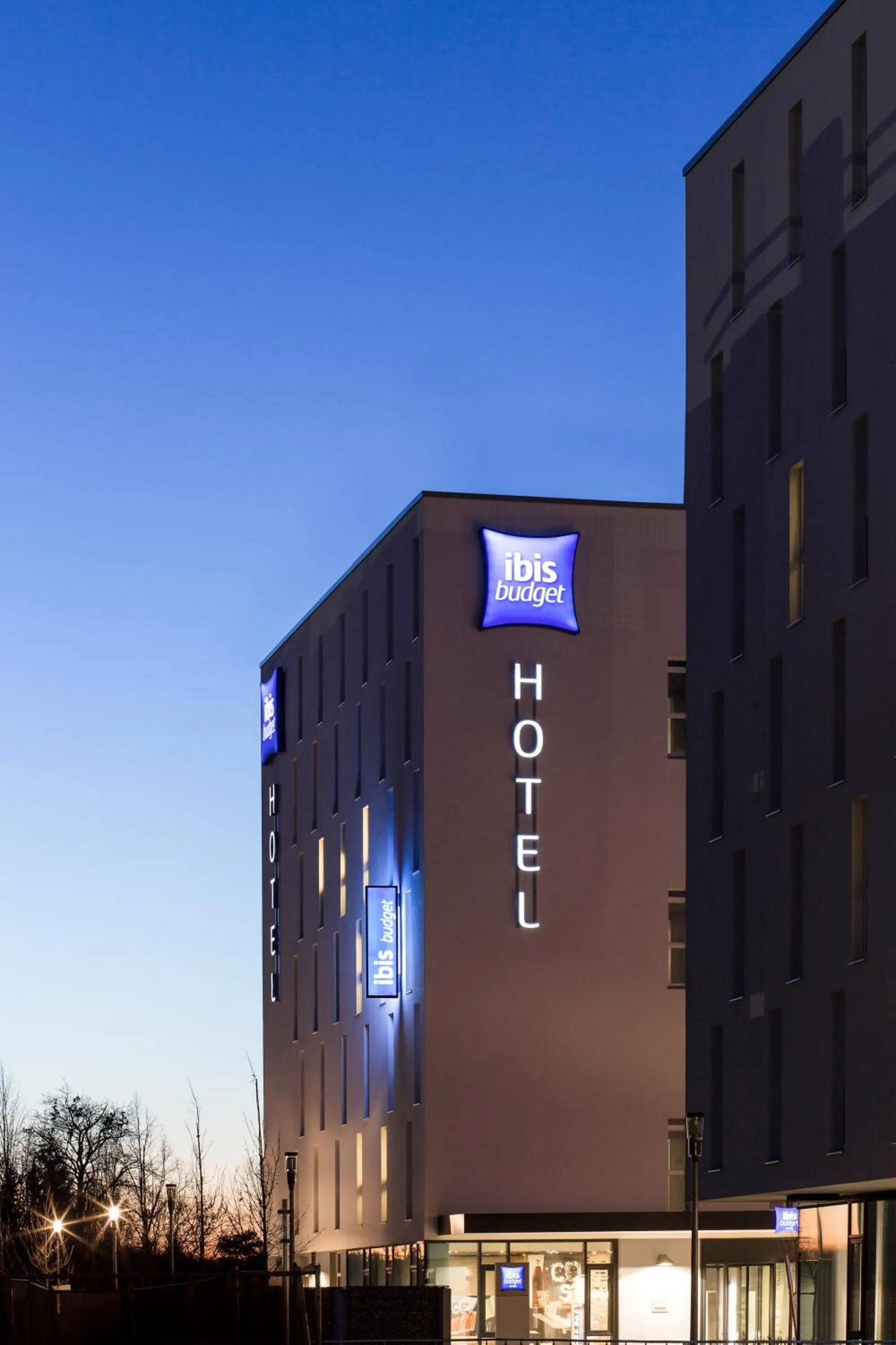 Facade/entrance in ibis budget Muenchen City Olympiapark