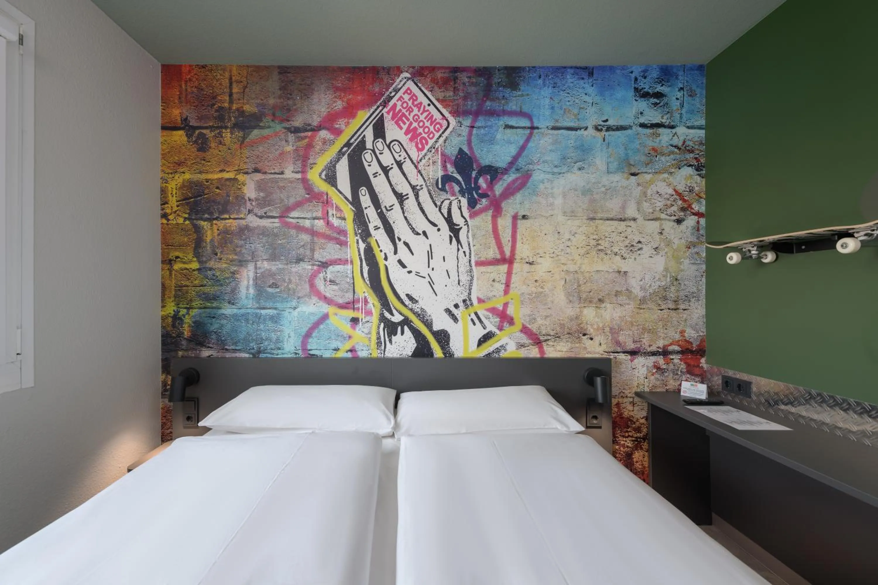 Photo of the whole room, Bed in Felix Hotel Darmstadt