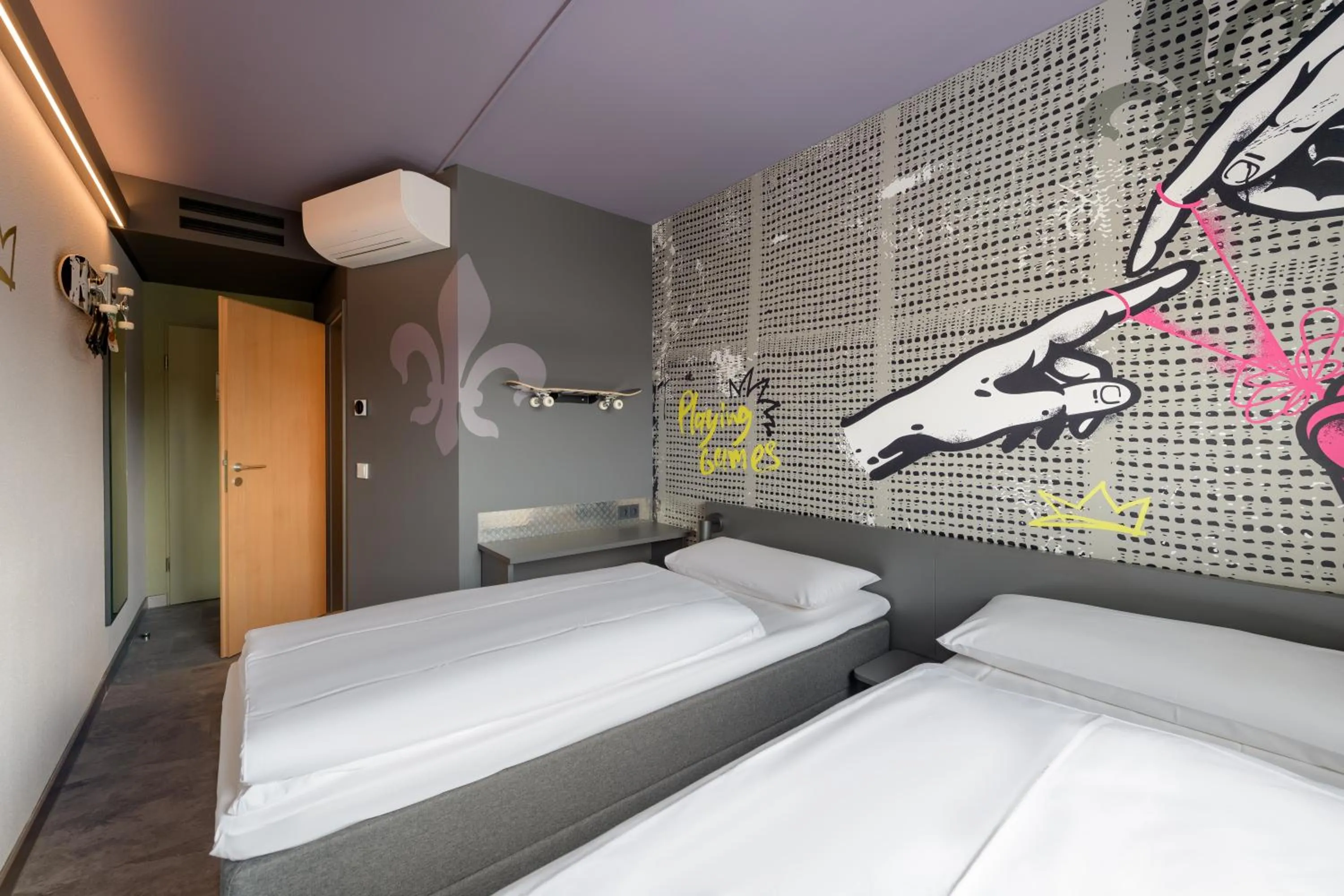 Photo of the whole room, Bed in Felix Hotel Darmstadt