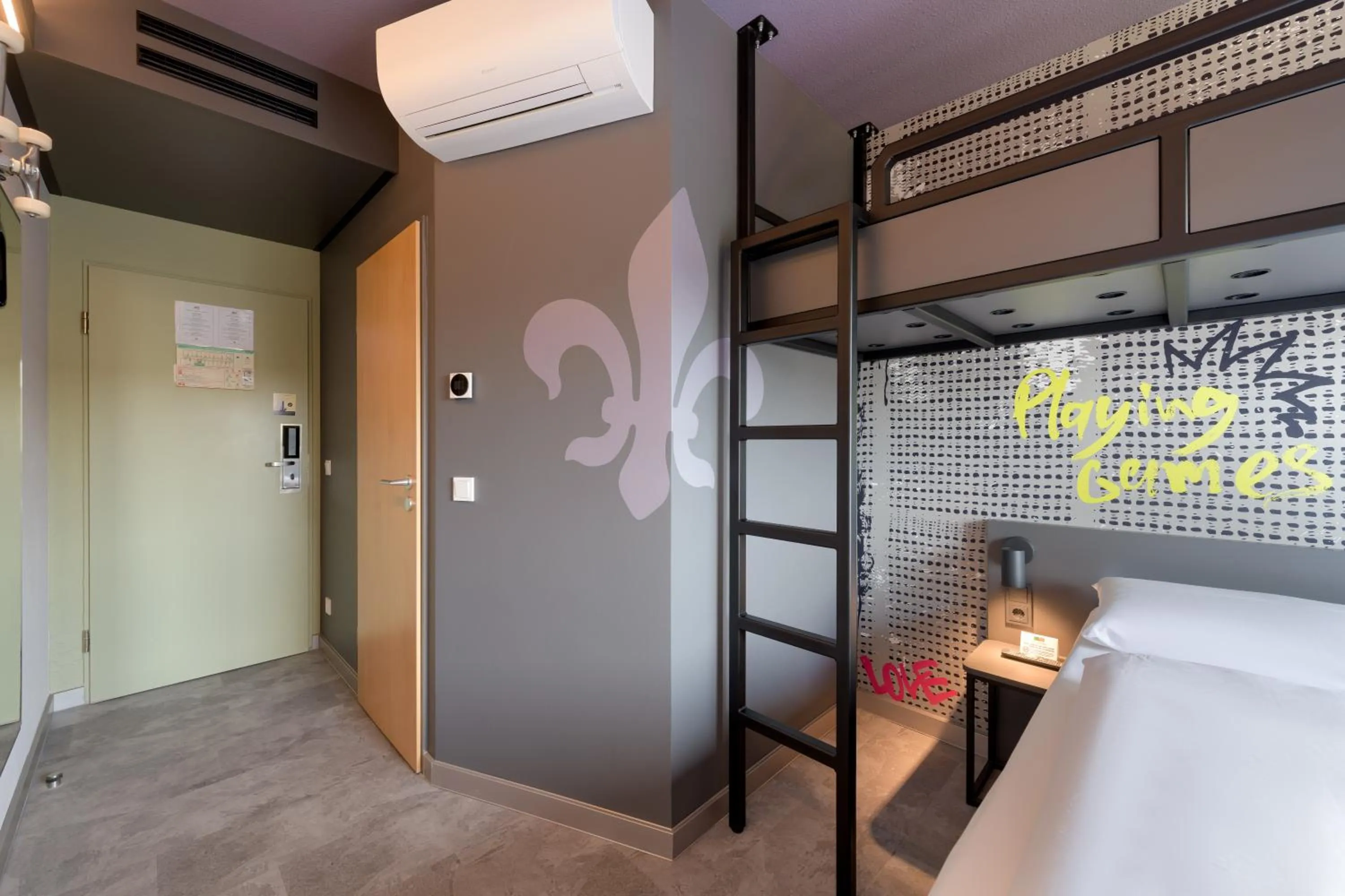 Photo of the whole room, Bed in Felix Hotel Darmstadt