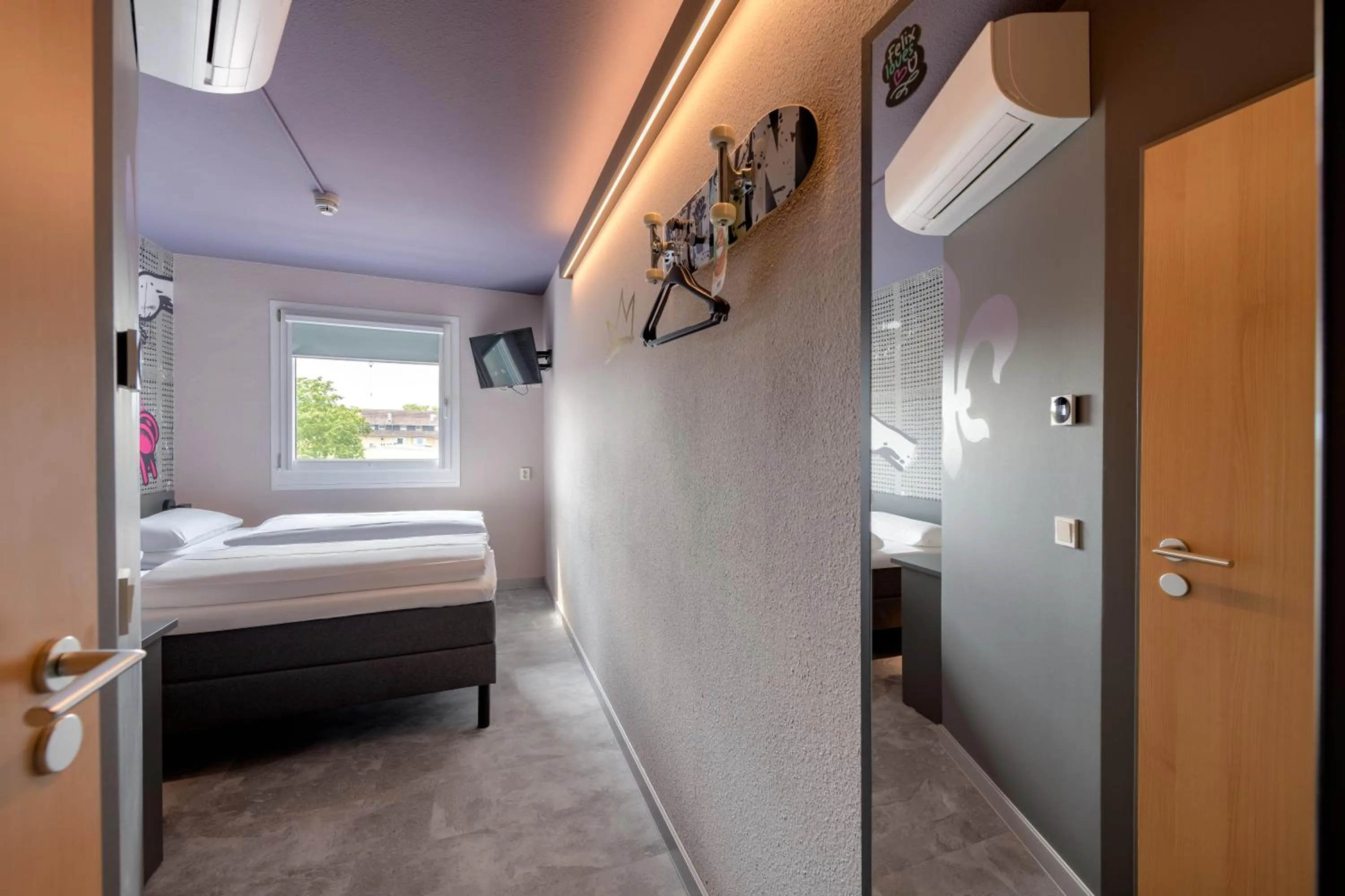 Photo of the whole room, Bed in Felix Hotel Darmstadt