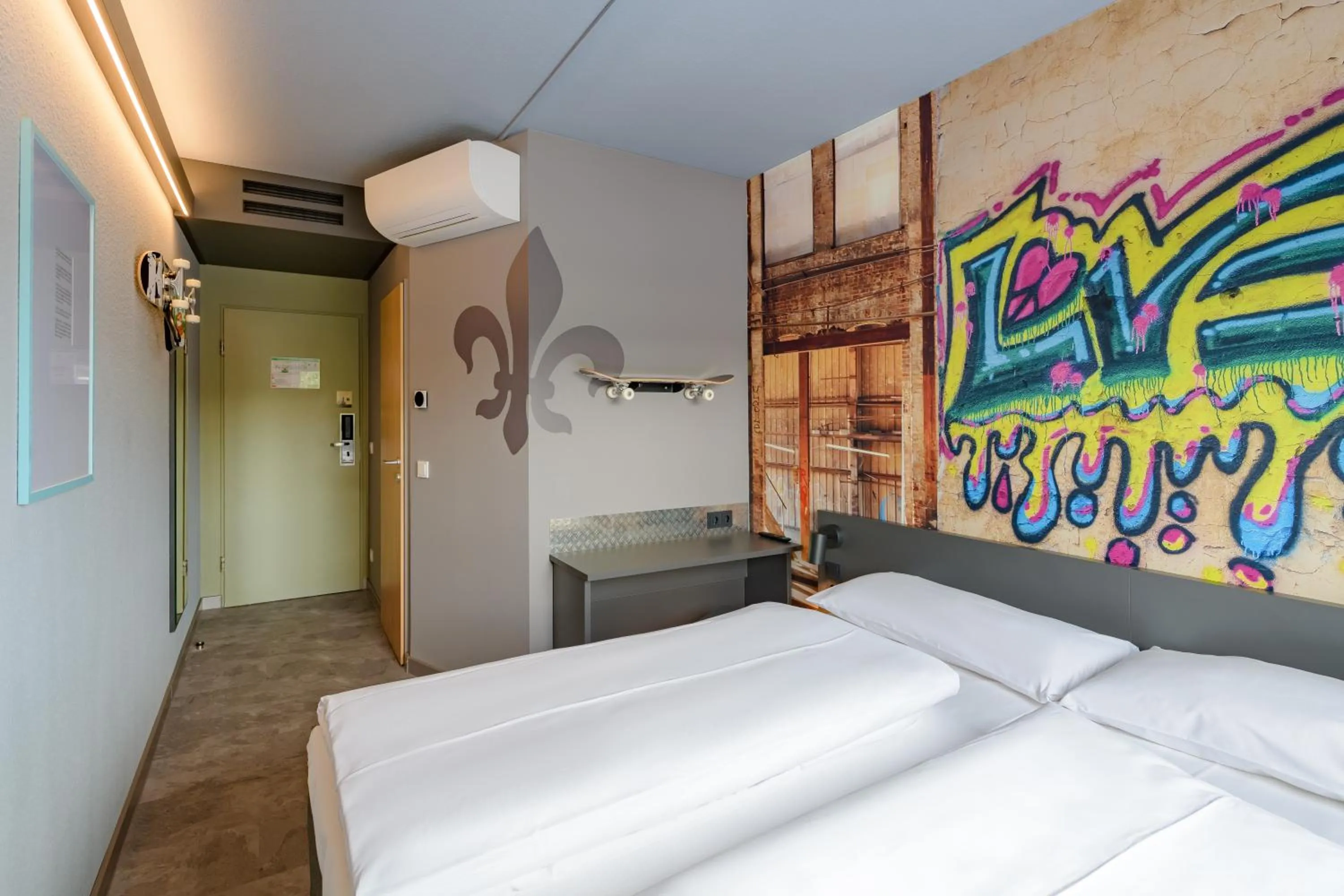 Bed in Felix Hotel Darmstadt