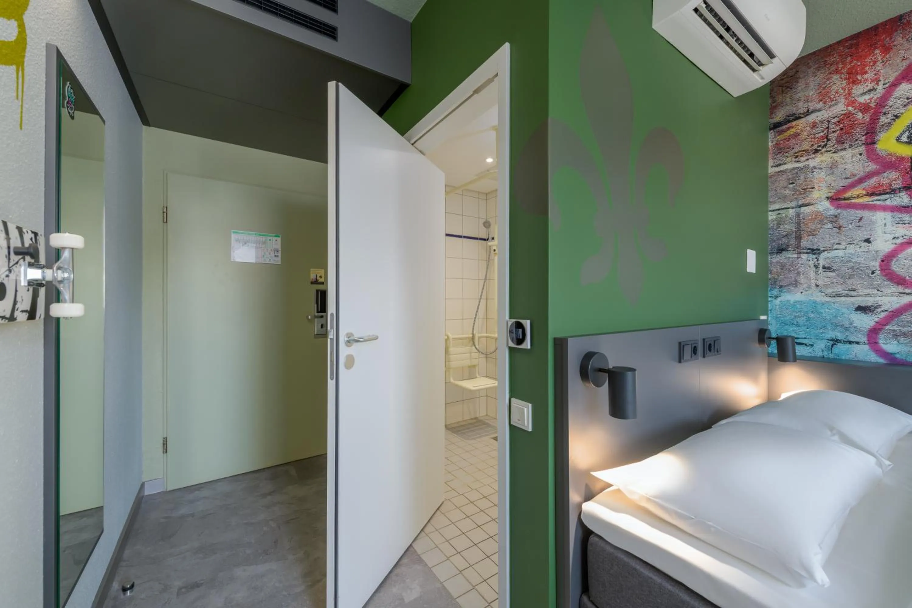 Photo of the whole room in Felix Hotel Darmstadt