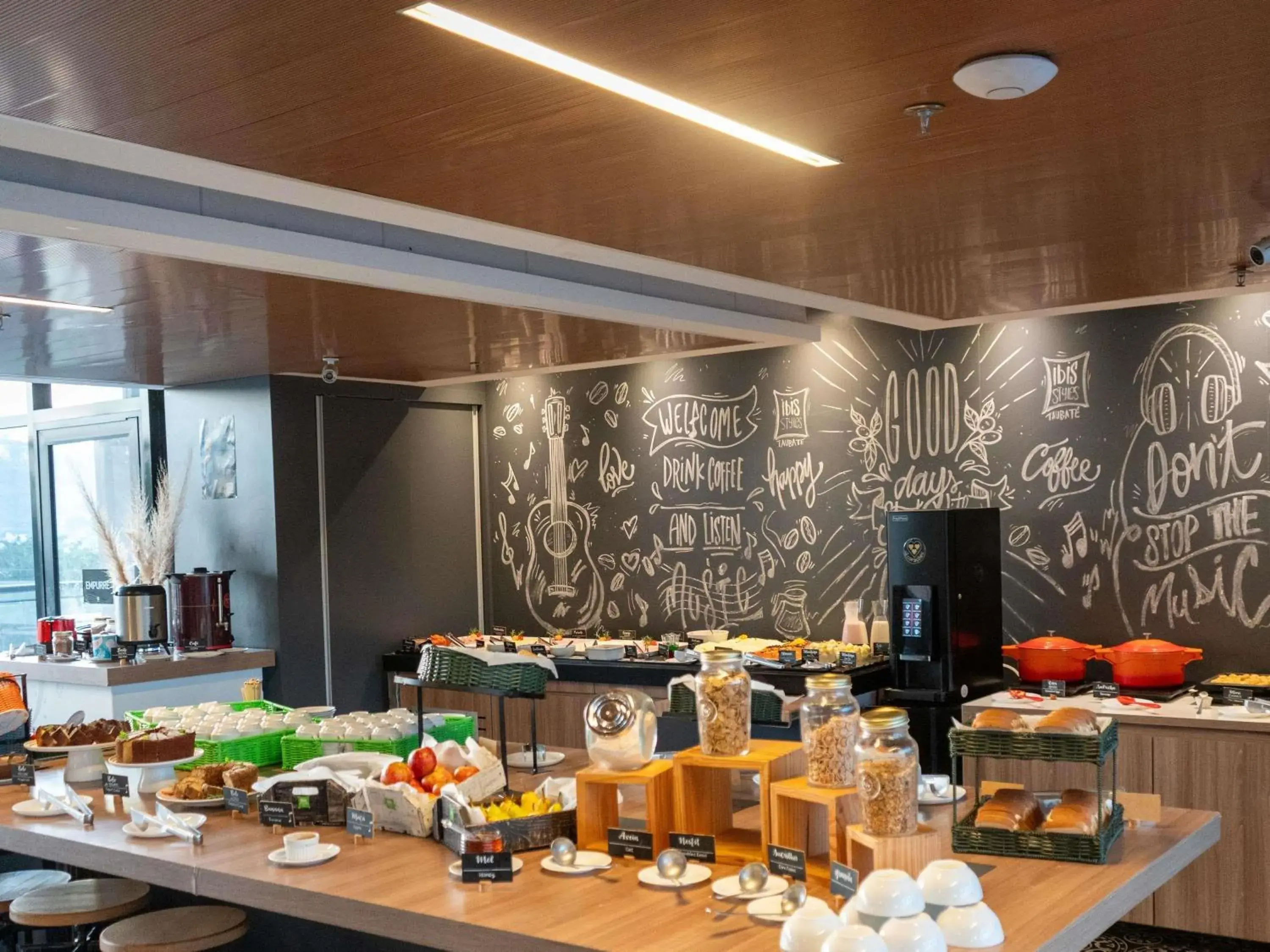 Restaurant/places to eat in ibis Styles Taubate Restaurant/places to eat in ibis Styles Taubate