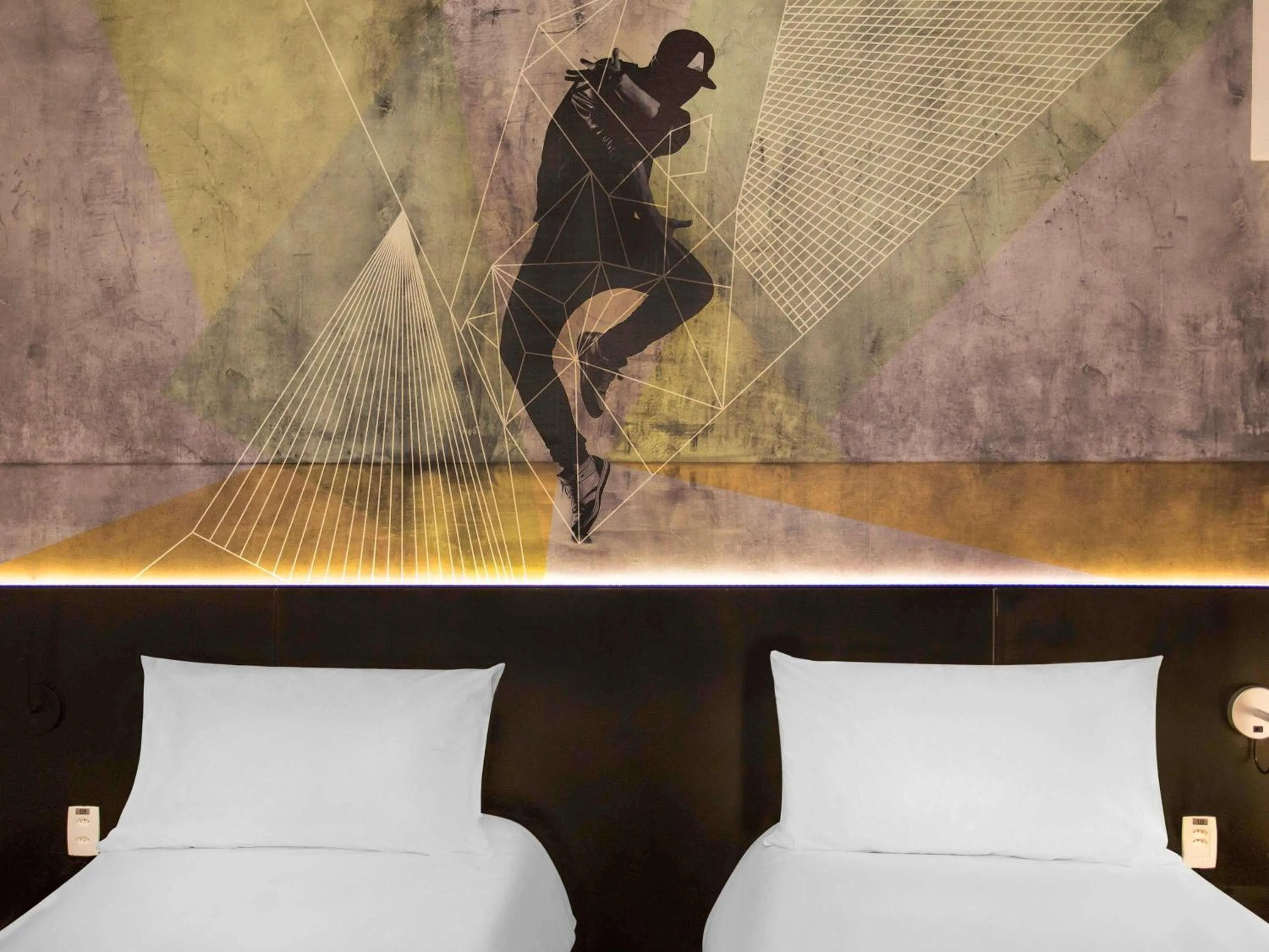 Bedroom, Bed in ibis Styles Taubate