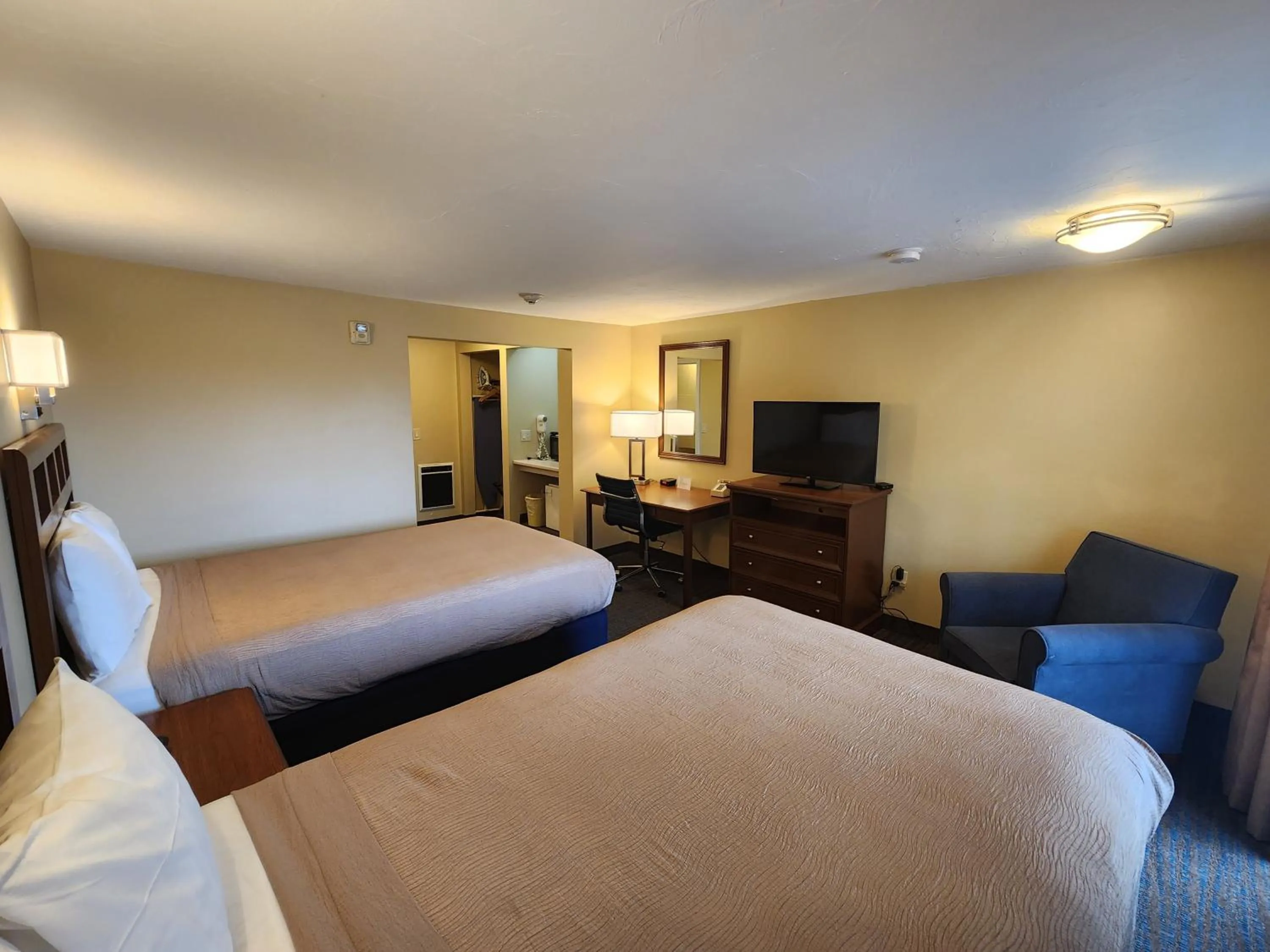 Bed in Hyannis Travel Inn