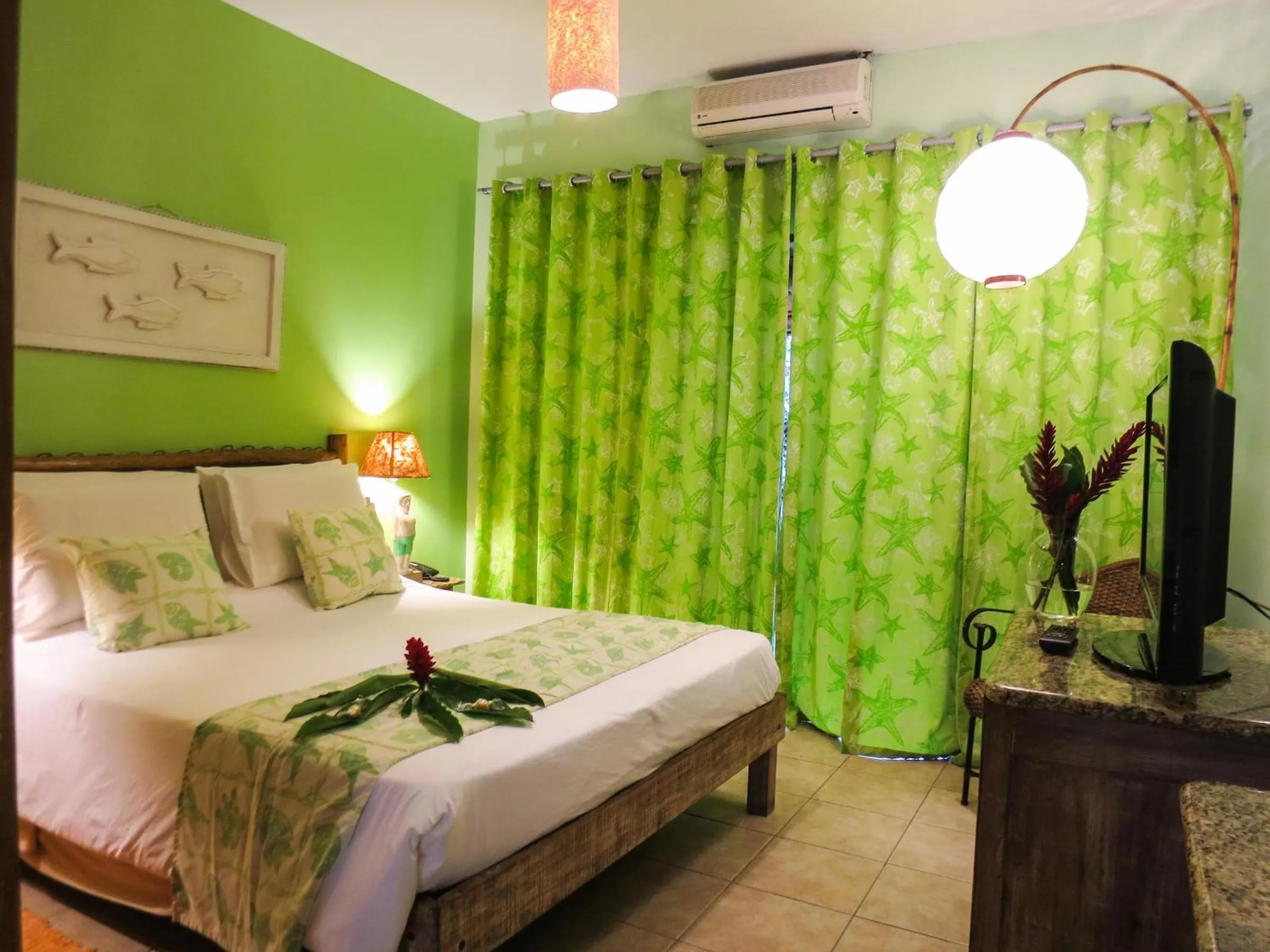 Swimming pool, Bed in Itamambuca Eco Resort