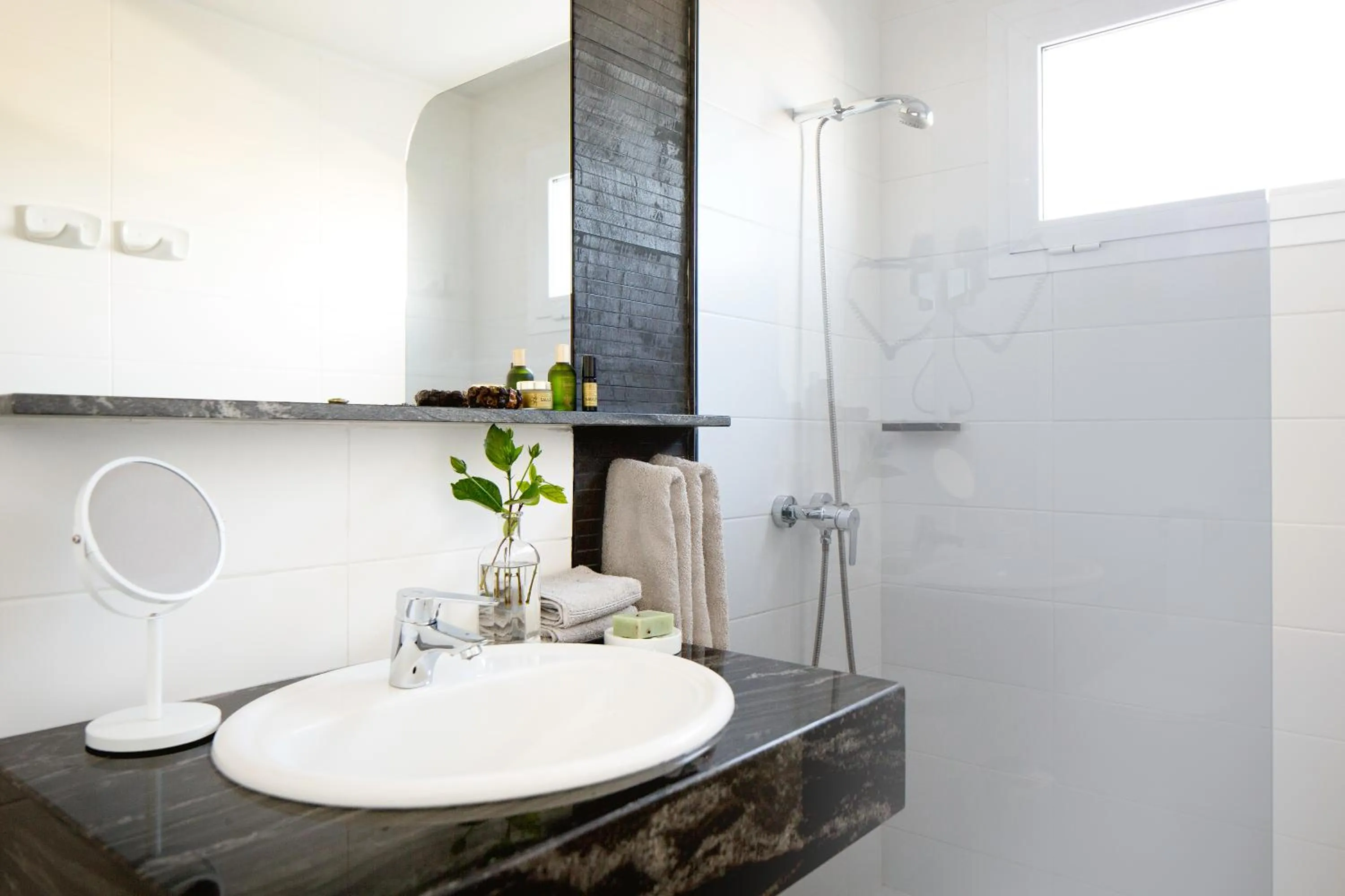 Shower in Apartamentos El Guarapo