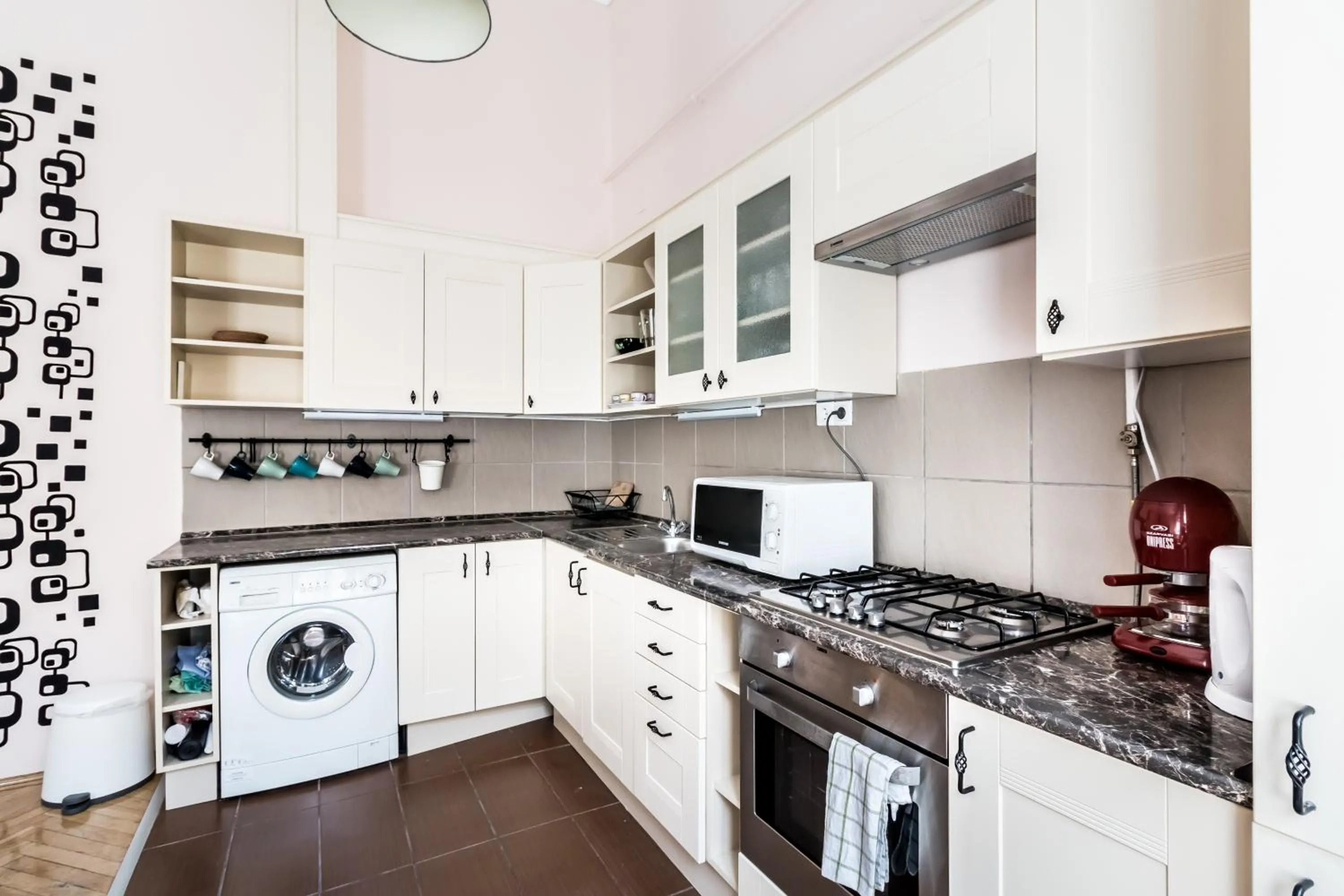 Kitchen or kitchenette in BpR König Design Apartment