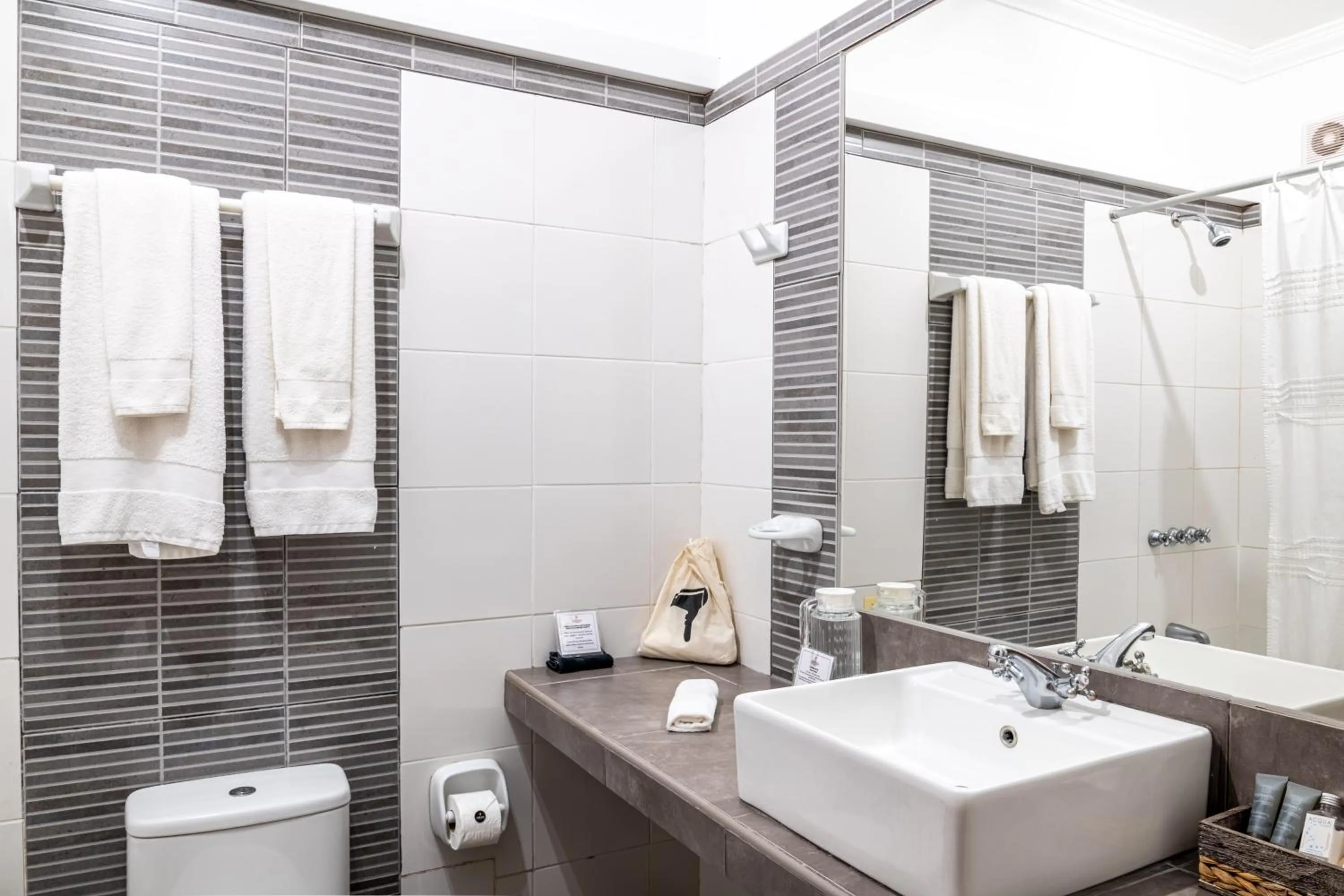 Shower in Hotel Antigua Miraflores