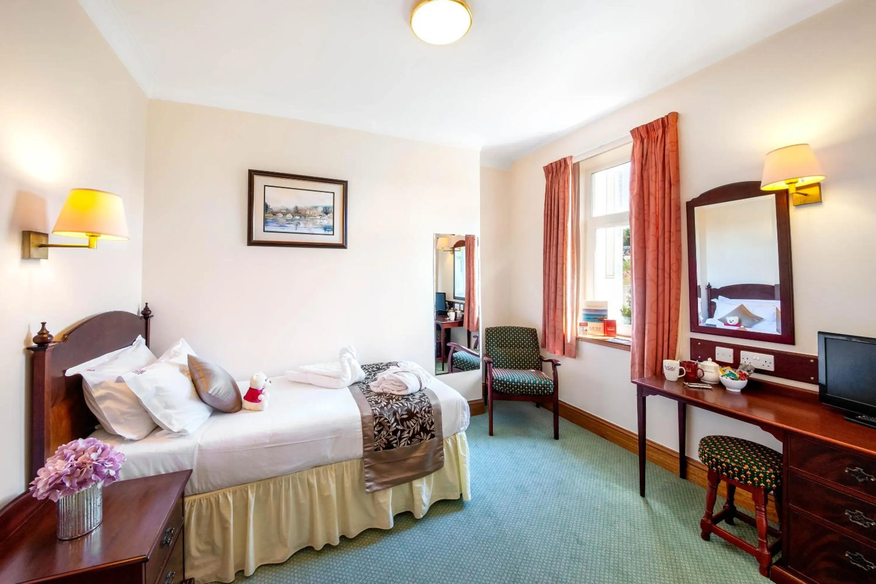 Bedroom, Bed in Muthu Alexandra Hotel