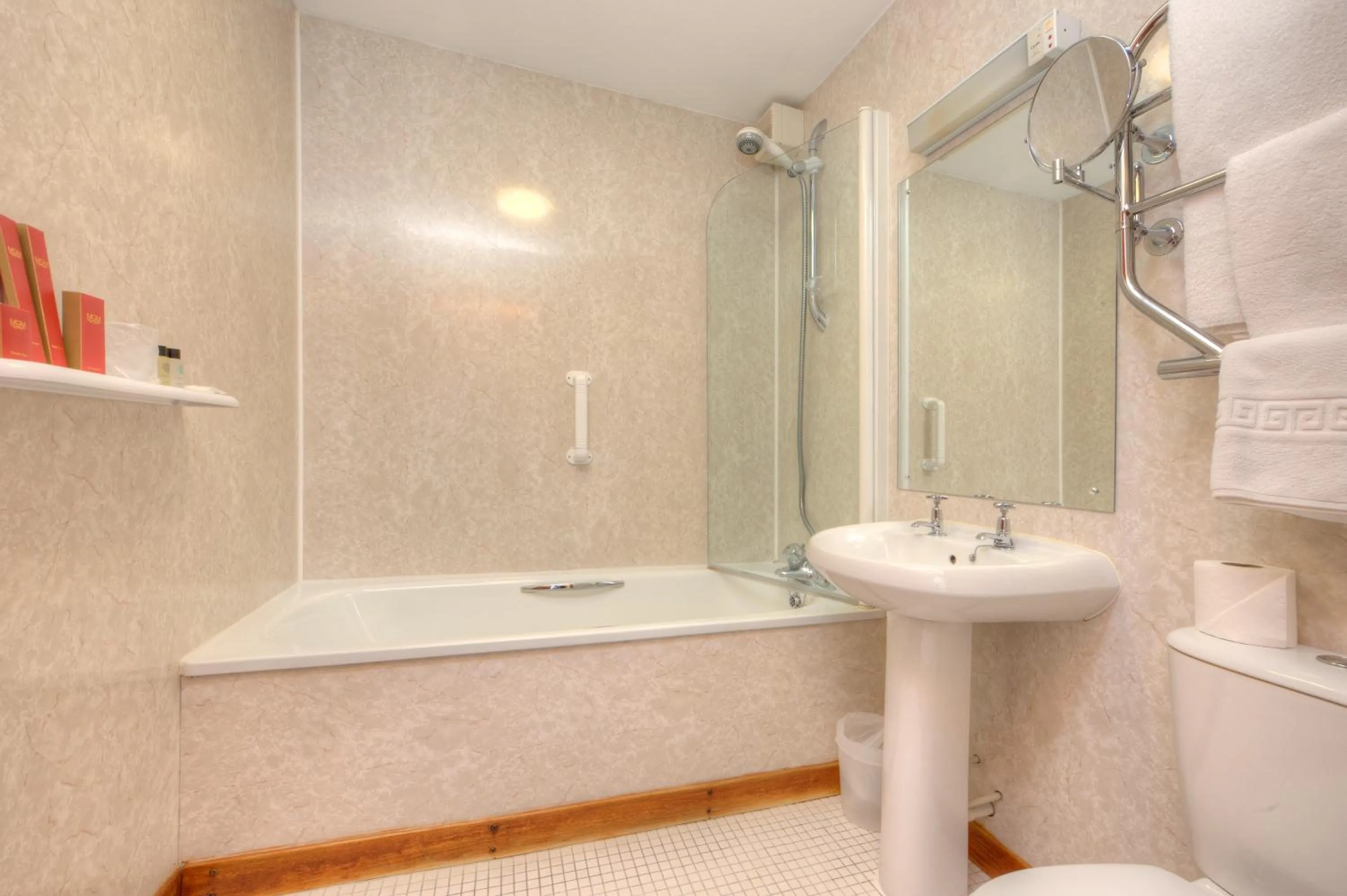 Bathroom in Muthu Alexandra Hotel