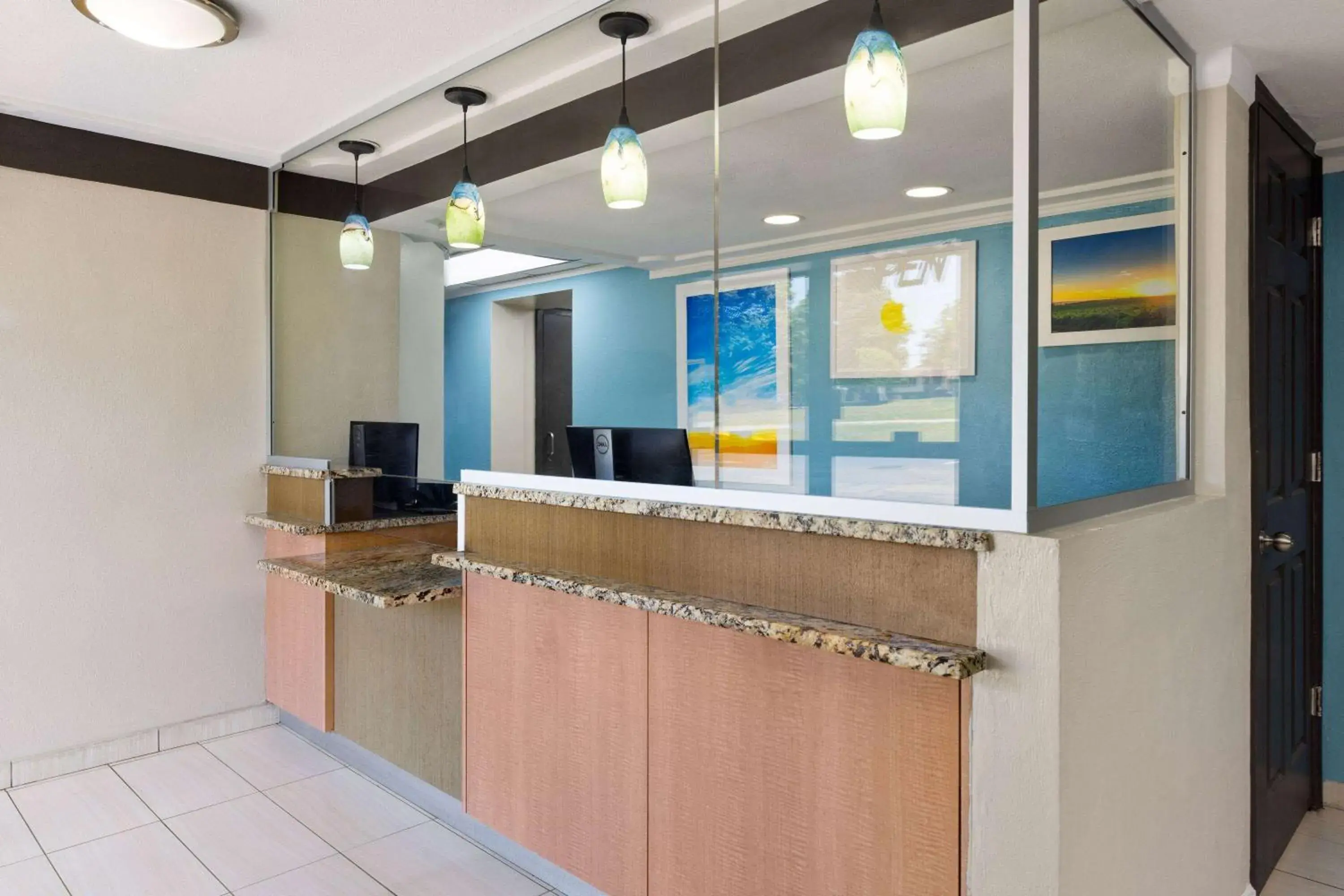Lobby or reception in Day's Inn & Suites by Wyndham Indianapolis Airport East Lobby or reception in Day's Inn & Suites by Wyndham Indianapolis Airport East