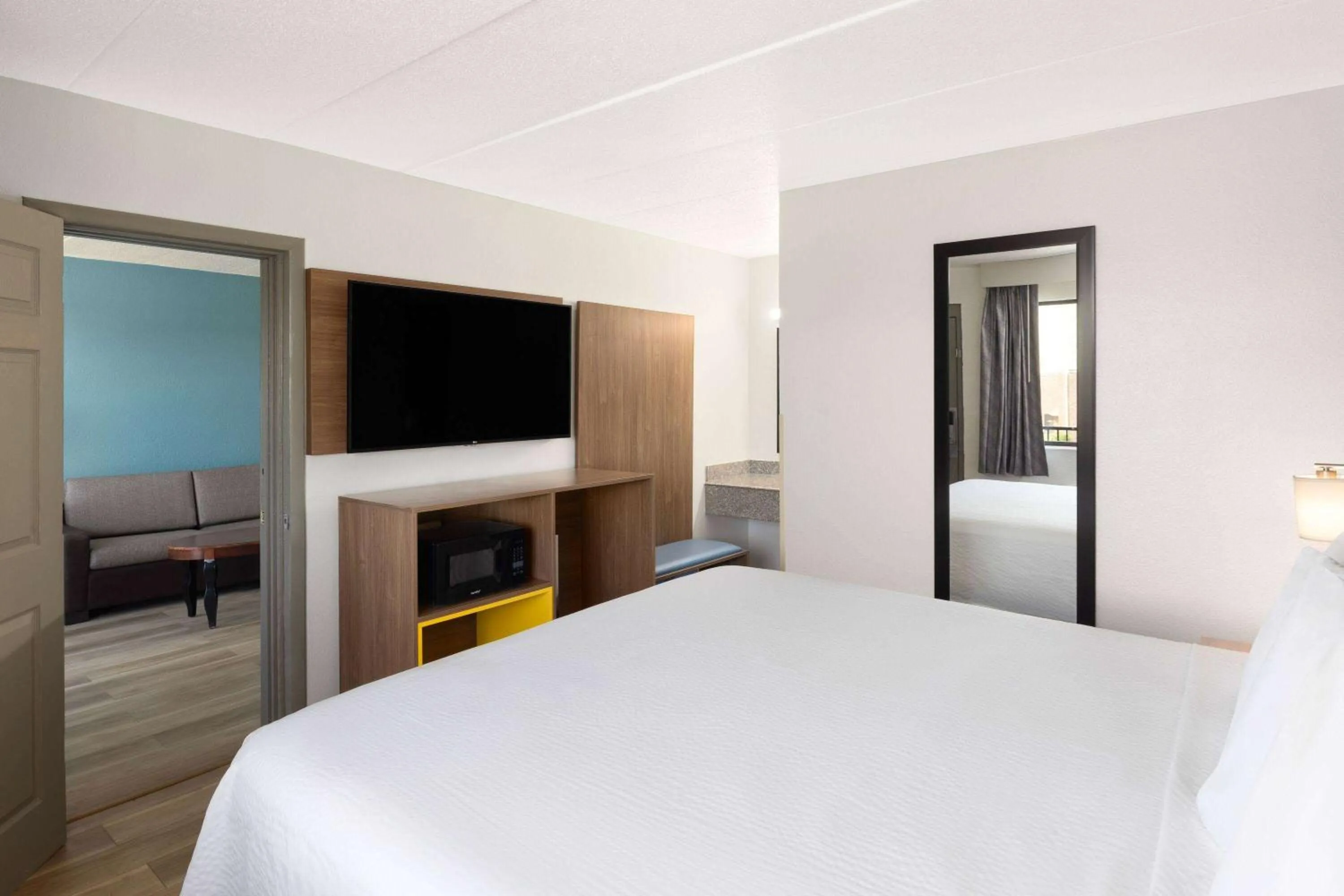 Photo of the whole room in Day's Inn & Suites by Wyndham Indianapolis Airport East